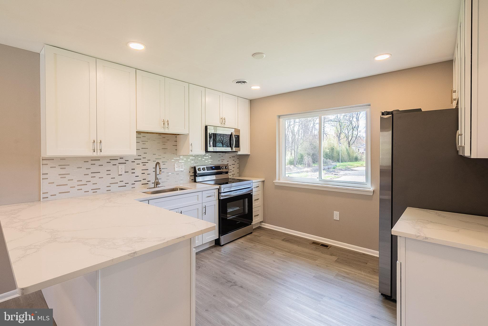 402 WARBURTON OAKS DRIVE