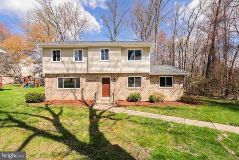 402 WARBURTON OAKS DRIVE FORT WASHINGTON MD 20744