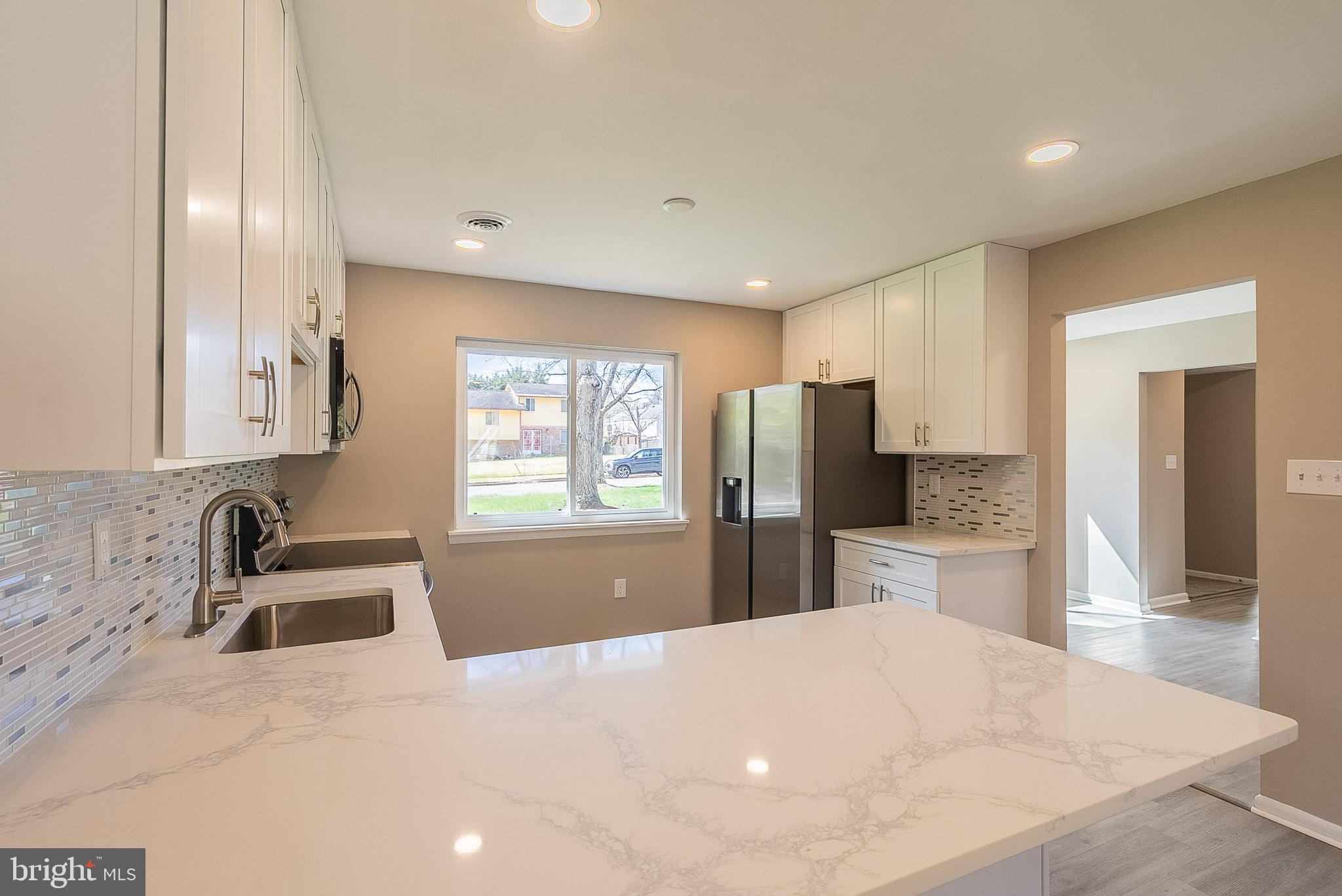 402 WARBURTON OAKS DRIVE