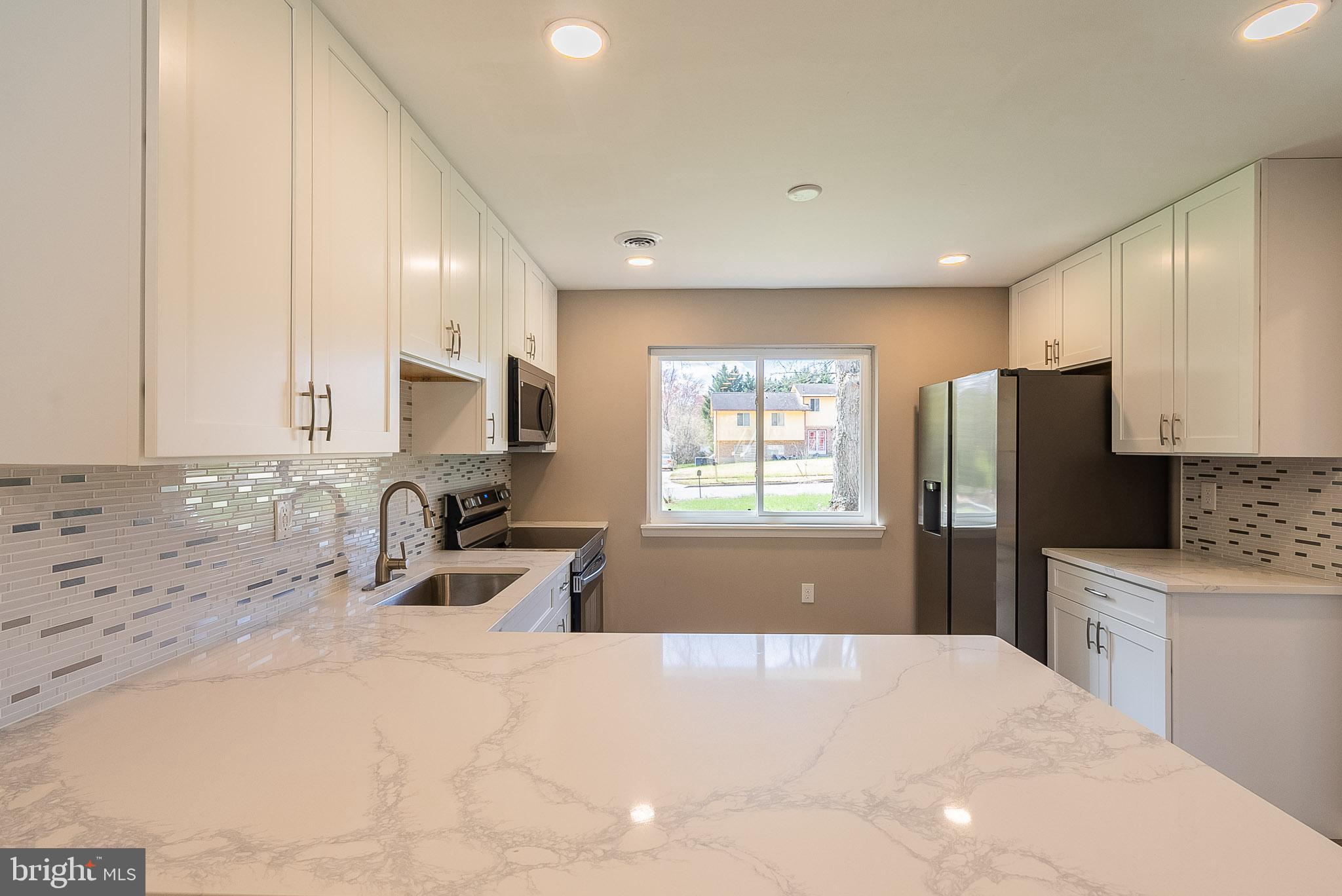 402 WARBURTON OAKS DRIVE