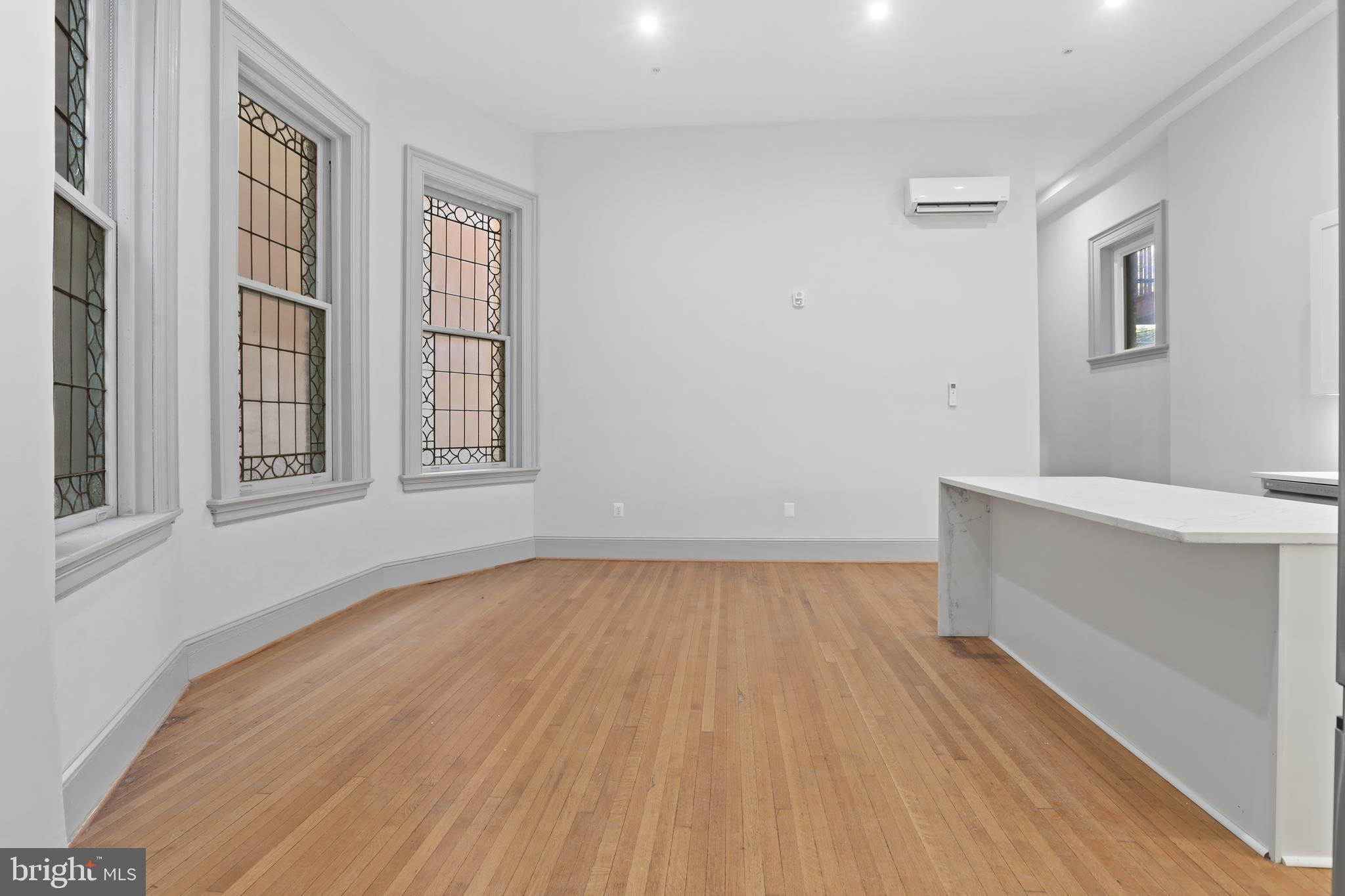 MOUNT VERNON PLACE HISTORIC DISTRICT - Residential Lease