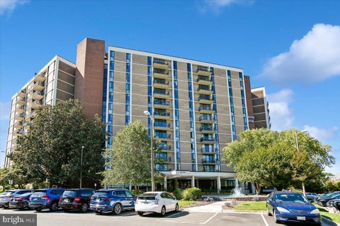 Photo of 6800 Fleetwood Road #515, MCLEAN, VA 22101 (MLS # VAFX2340128)