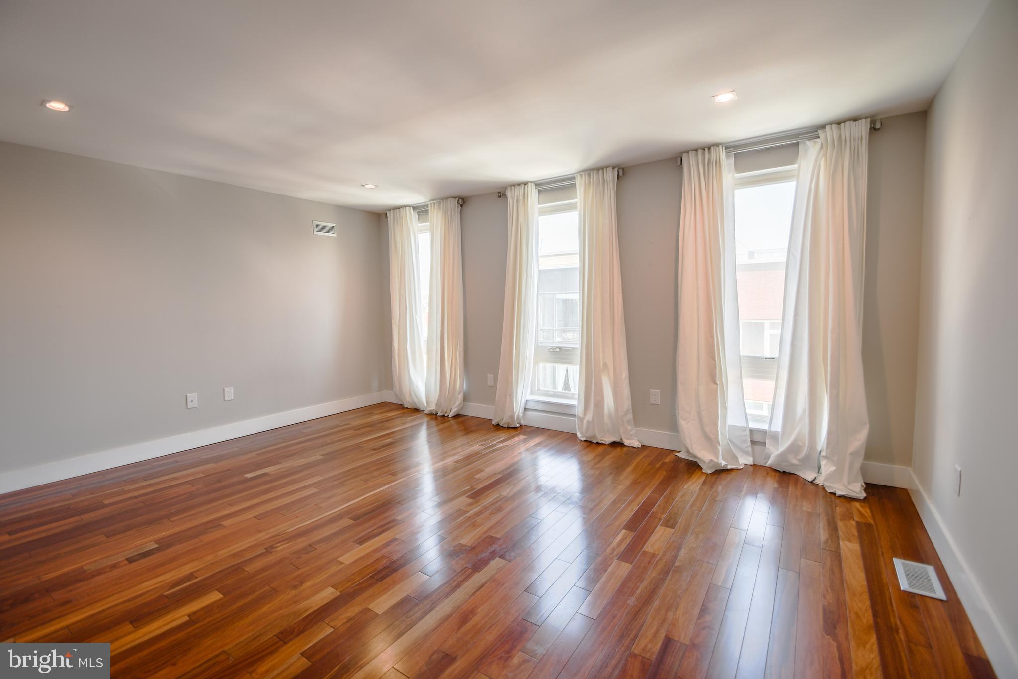 POINT BREEZE - Residential