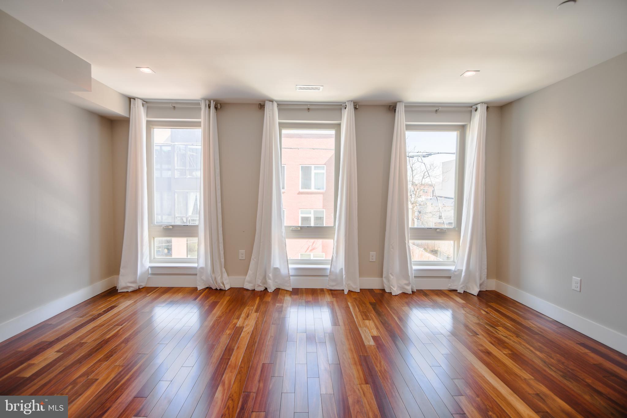 POINT BREEZE - Residential