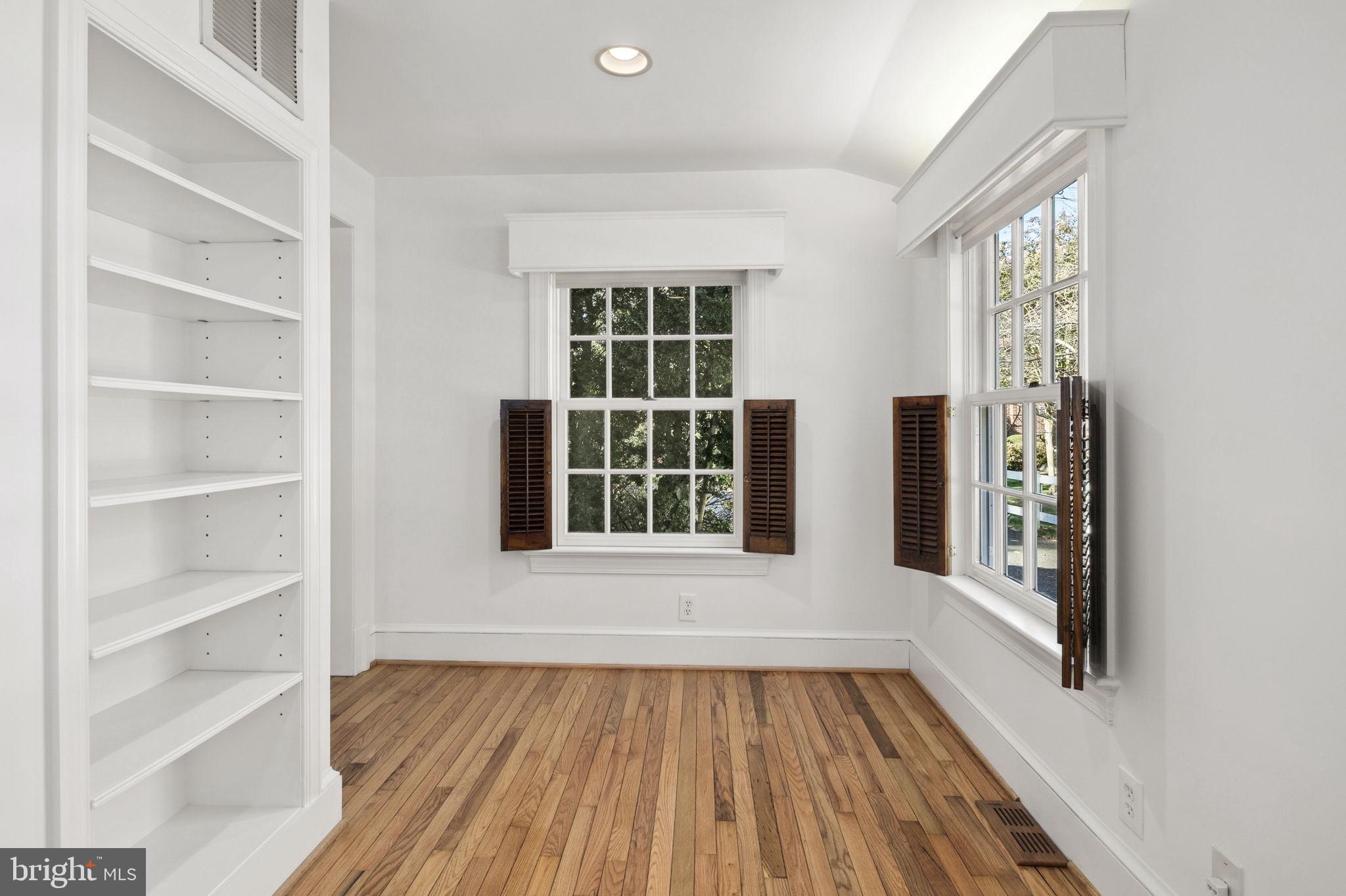 BOULEVARD ACRES - Residential