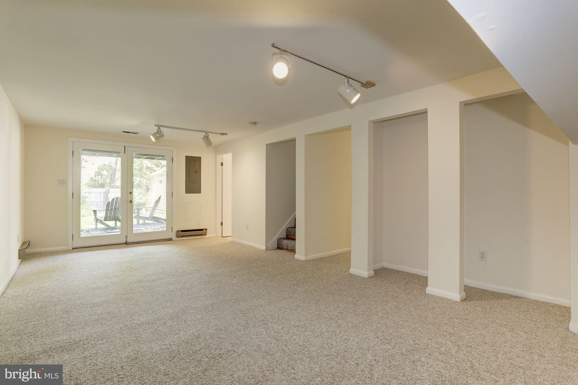 CHEVY CHASE VILLAGE - Residential