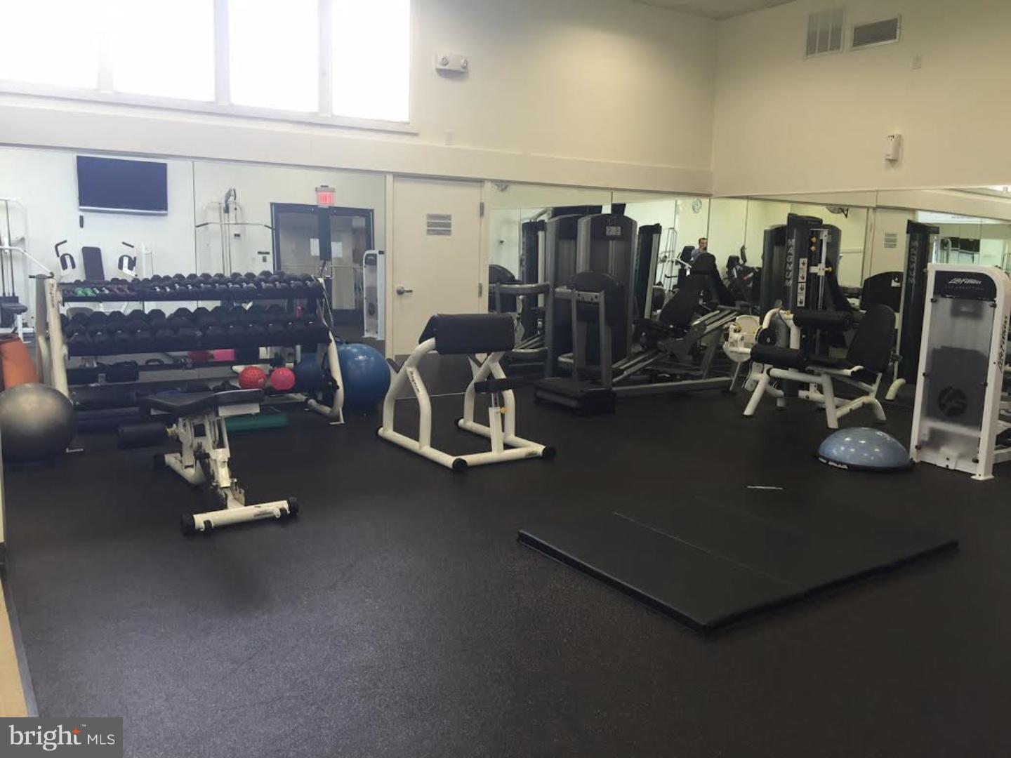 VALLEY FORGE TOWER - Residential