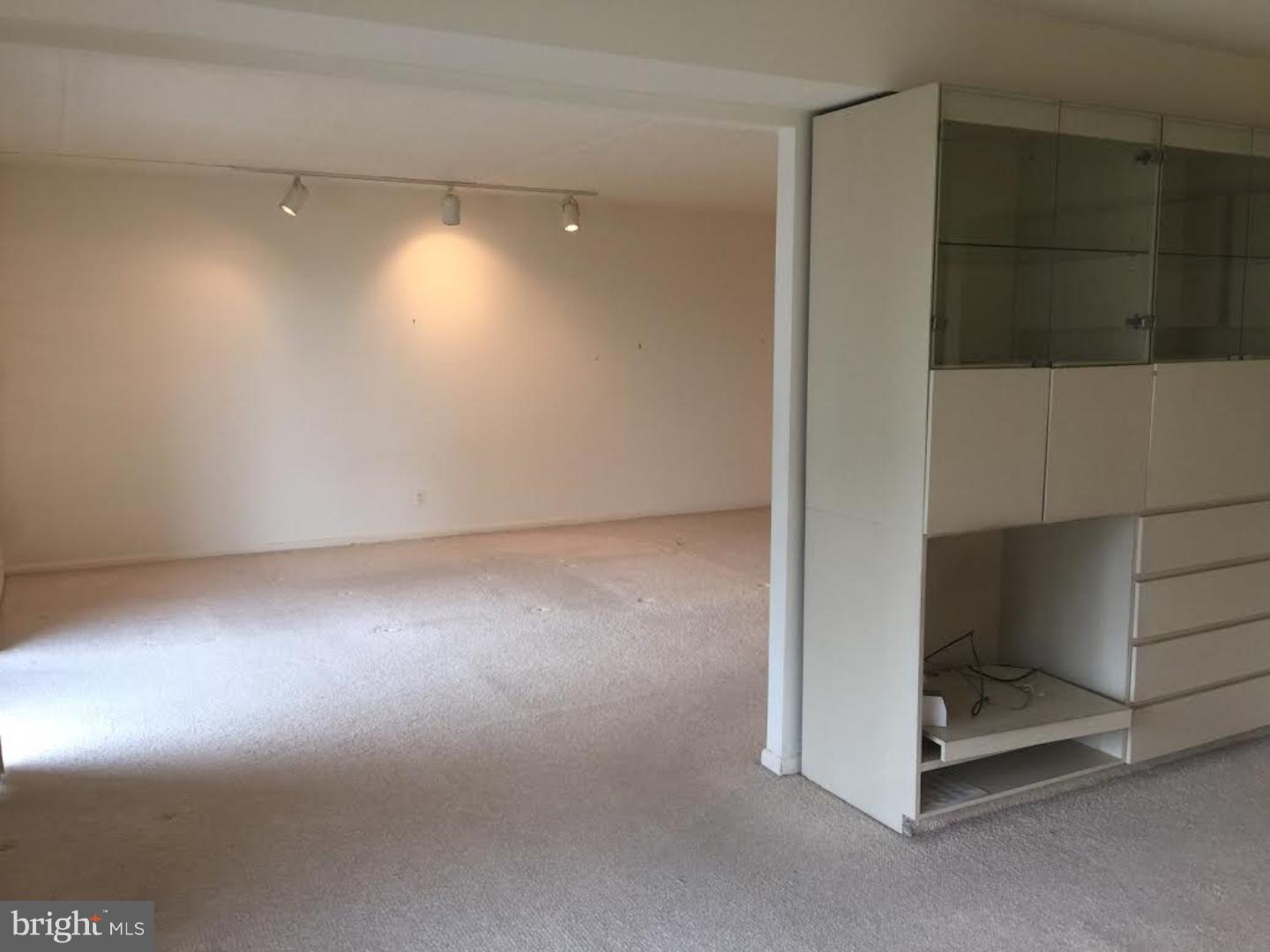 VALLEY FORGE TOWER - Residential