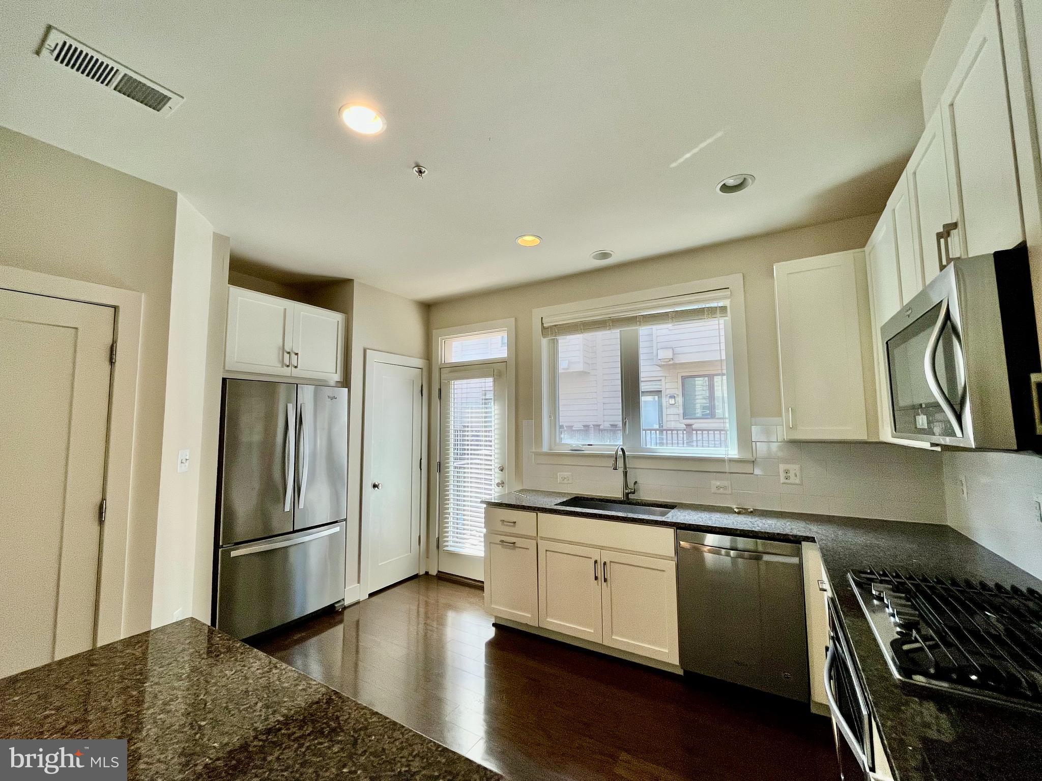 MONTGOMERY ROW - Residential Lease