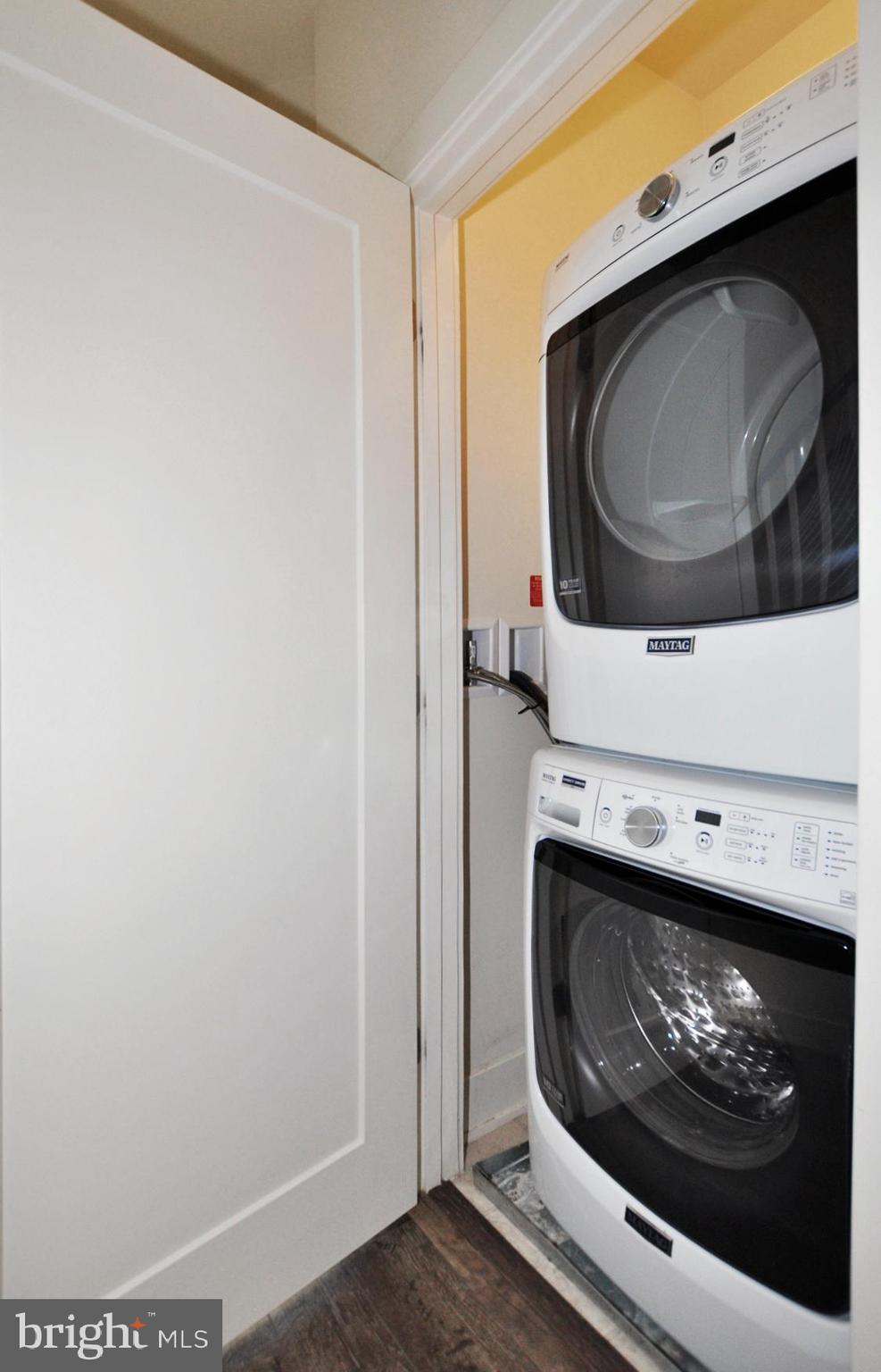 MONTGOMERY ROW - Residential Lease