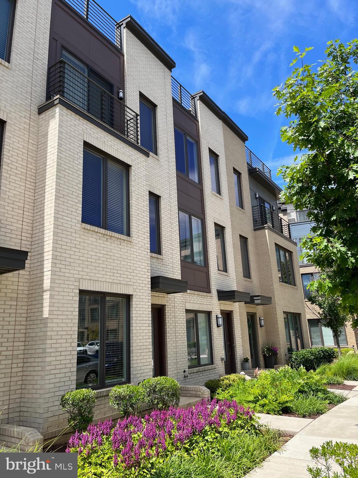 MONTGOMERY ROW - Residential Lease