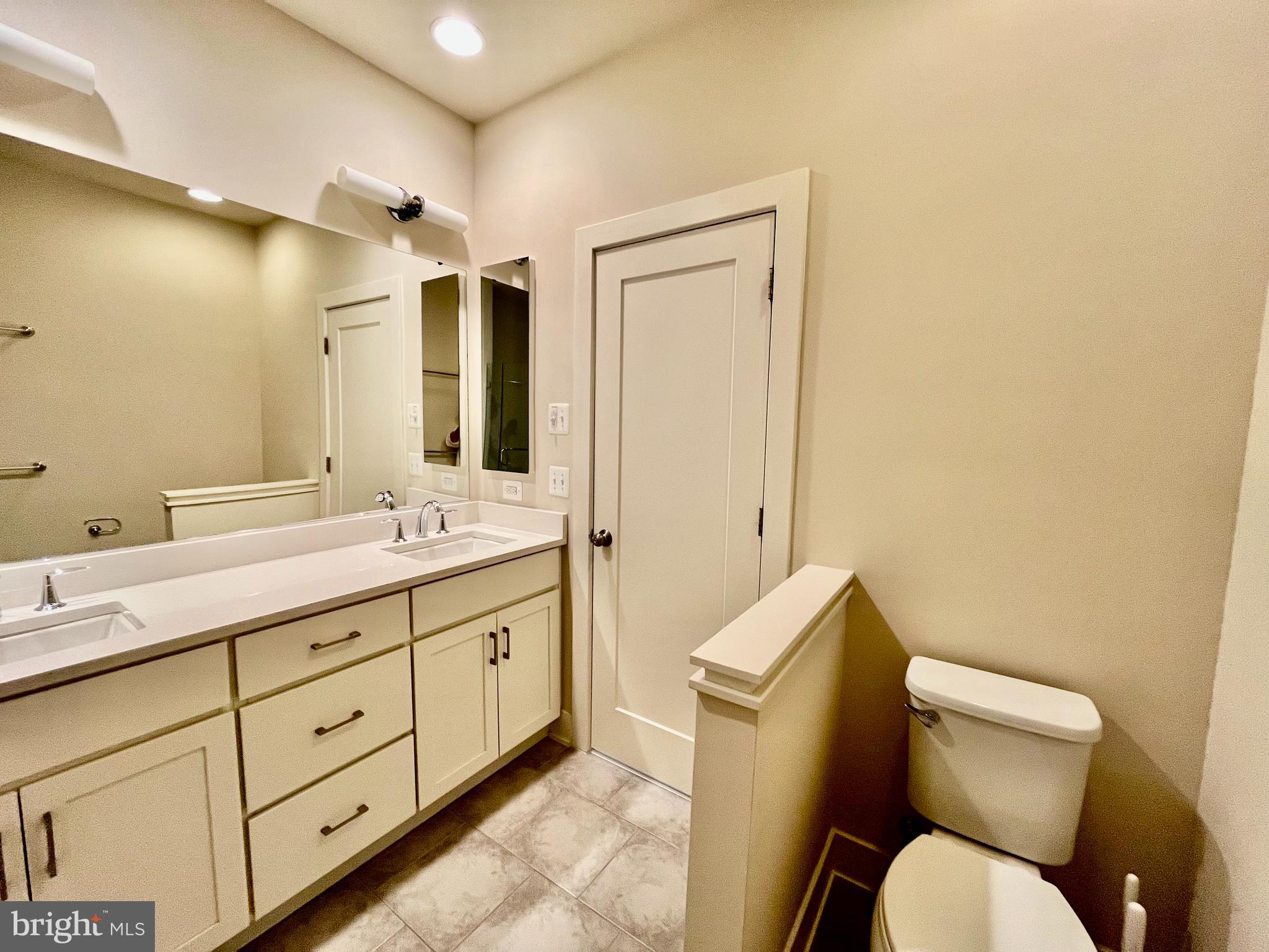 MONTGOMERY ROW - Residential Lease