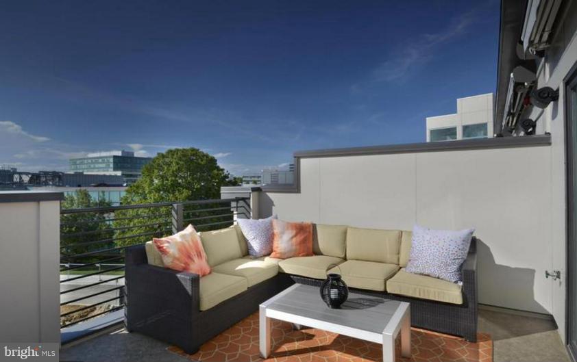 MONTGOMERY ROW - Residential Lease