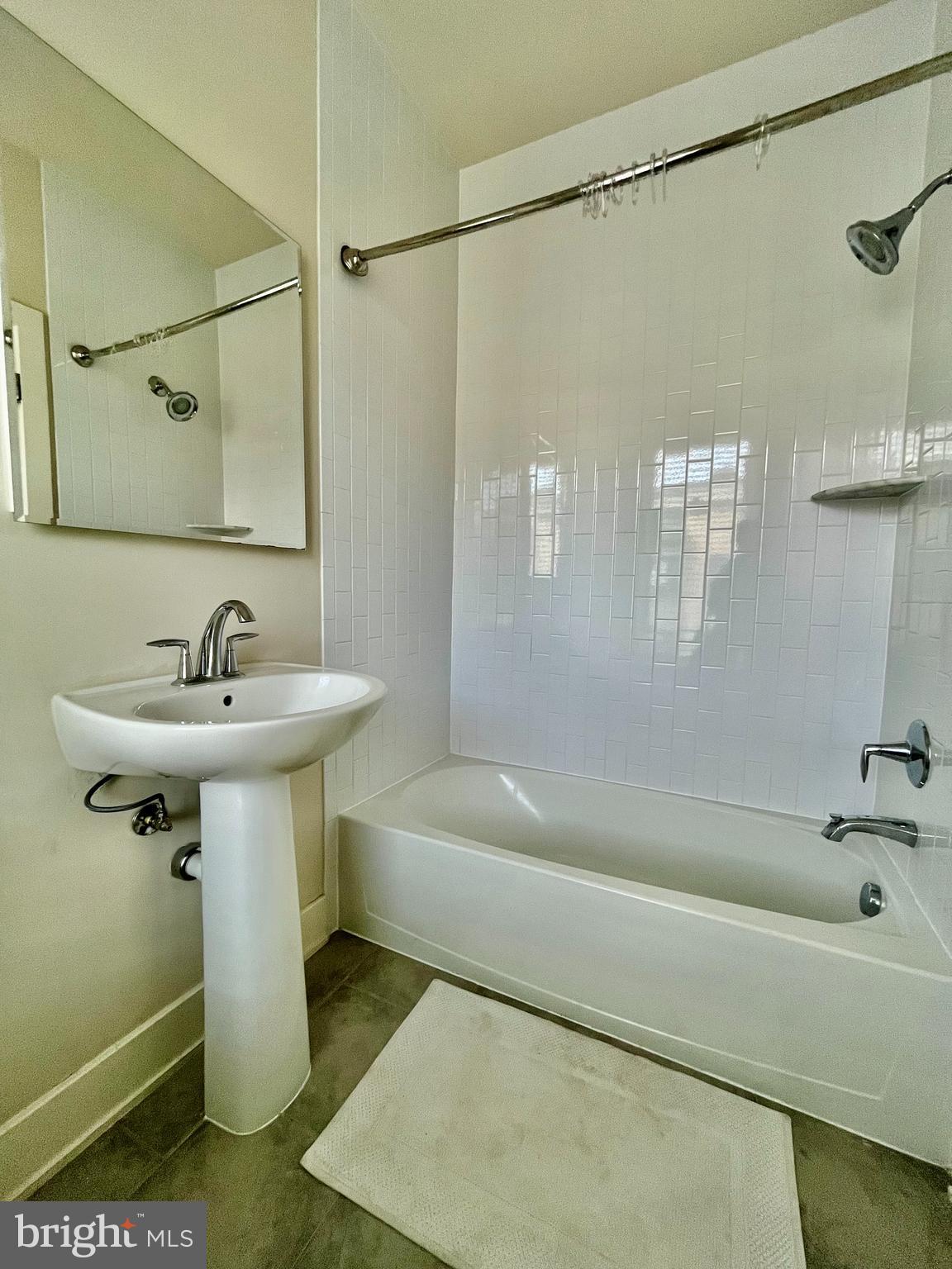 MONTGOMERY ROW - Residential Lease