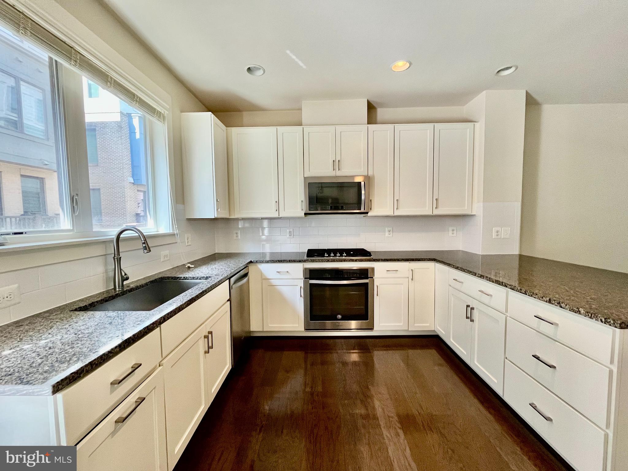 MONTGOMERY ROW - Residential Lease