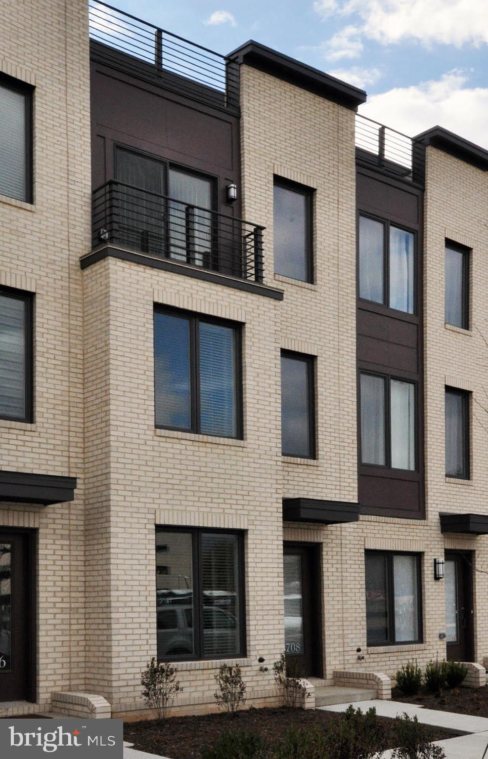 MONTGOMERY ROW - Residential Lease