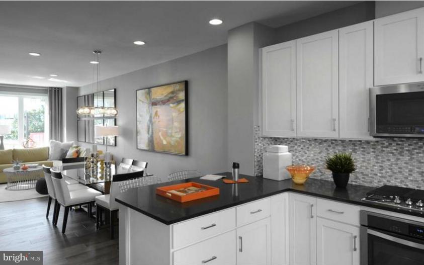 MONTGOMERY ROW - Residential Lease