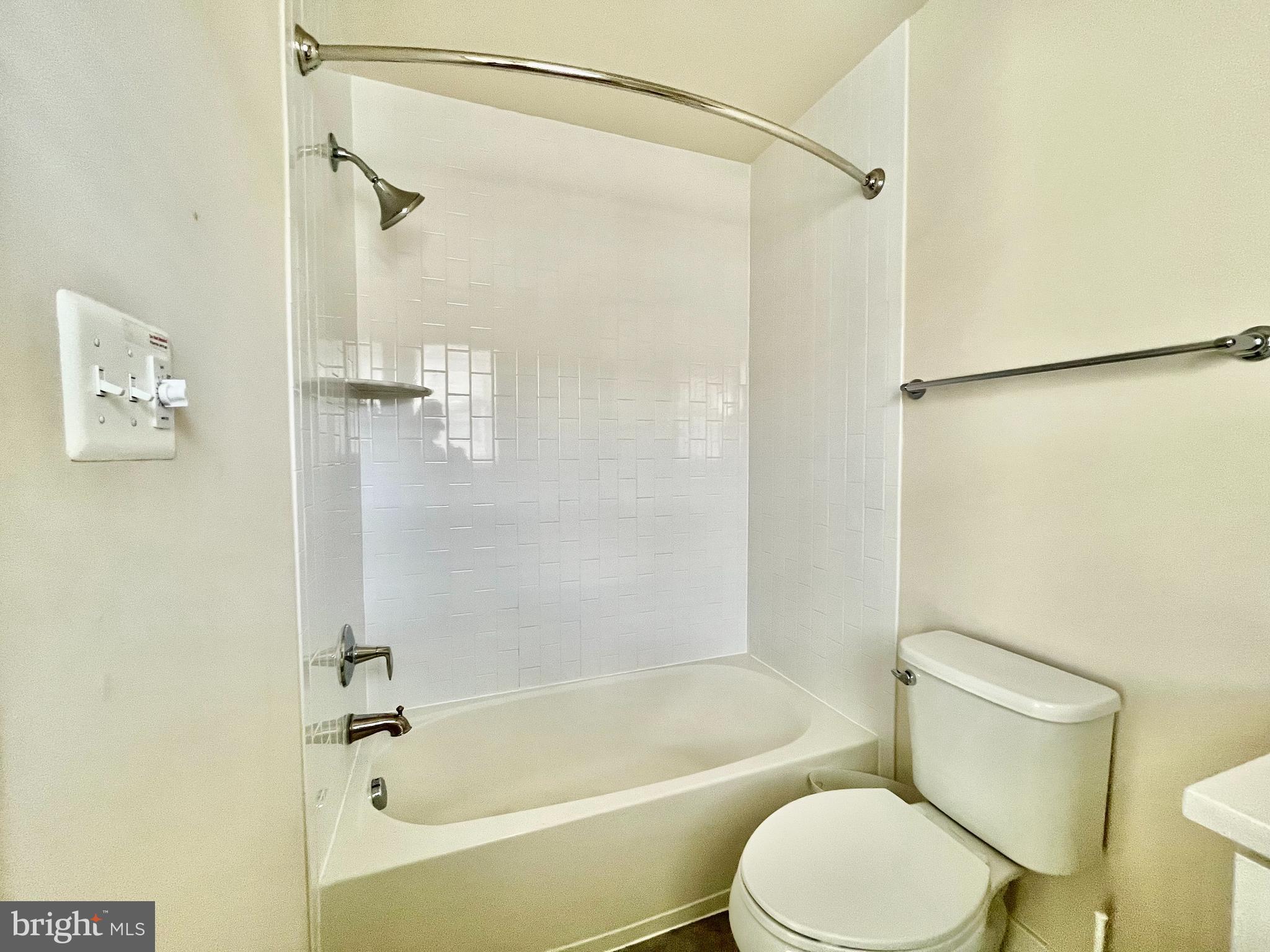 MONTGOMERY ROW - Residential Lease