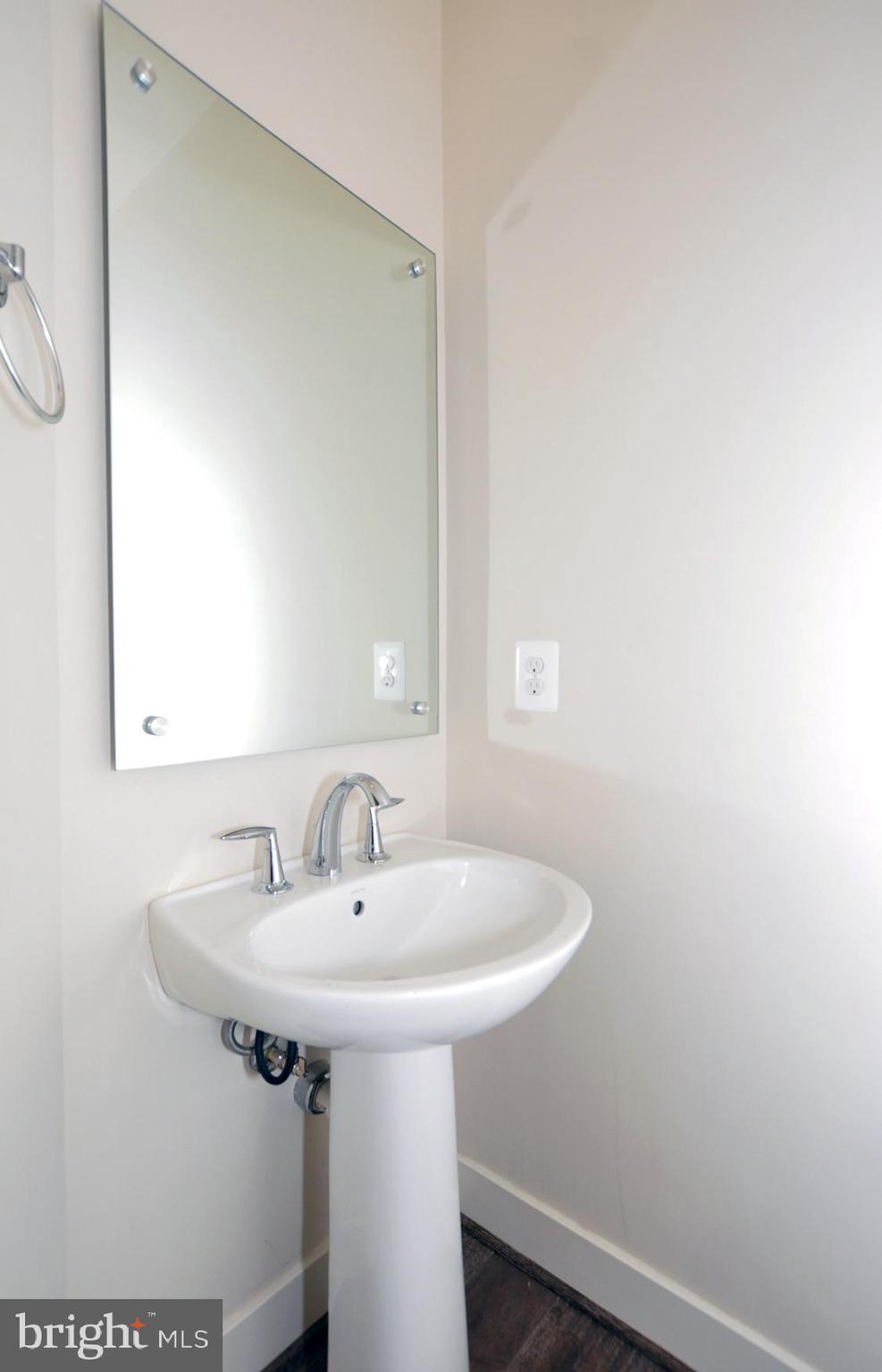 MONTGOMERY ROW - Residential Lease