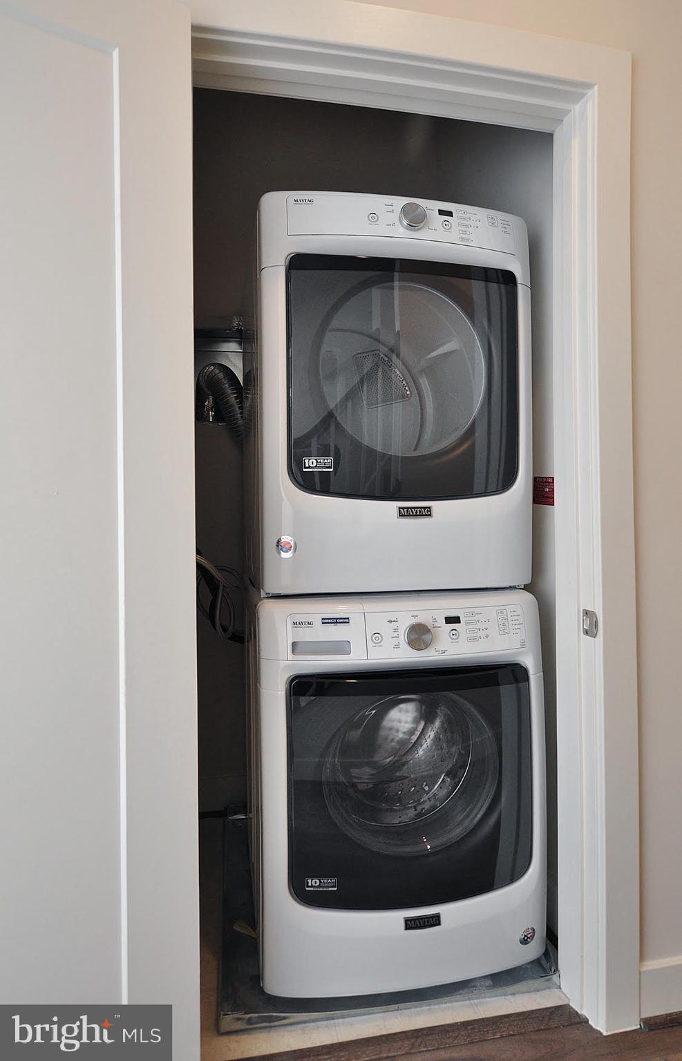 MONTGOMERY ROW - Residential Lease