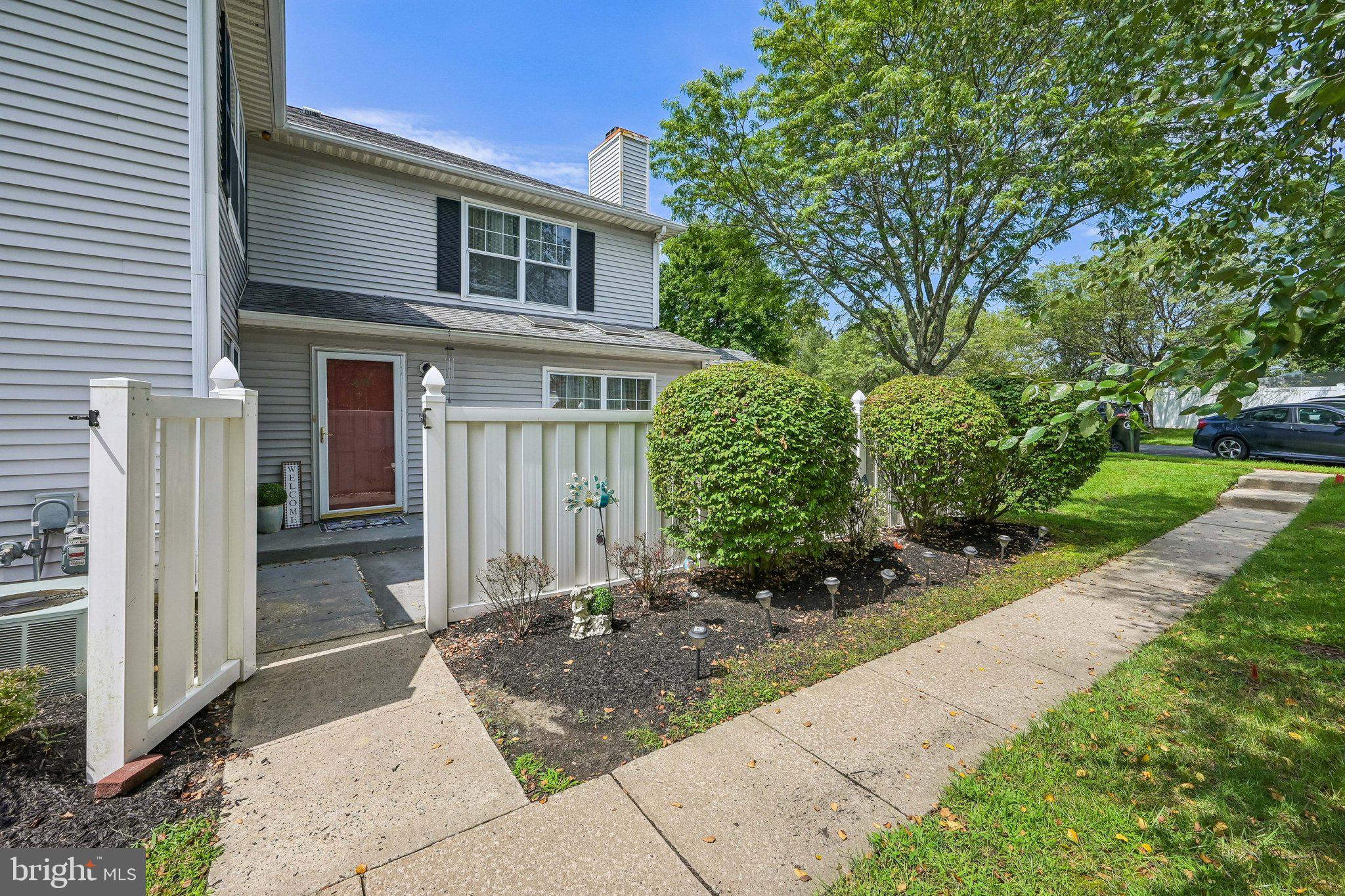 25 CARAWAY COURT