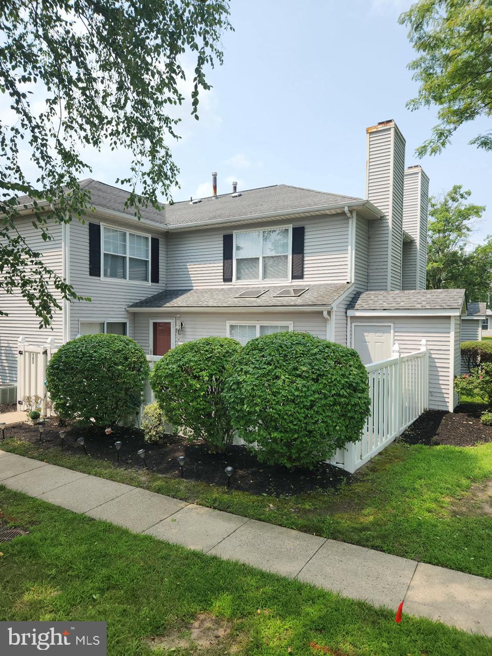 25 CARAWAY COURT