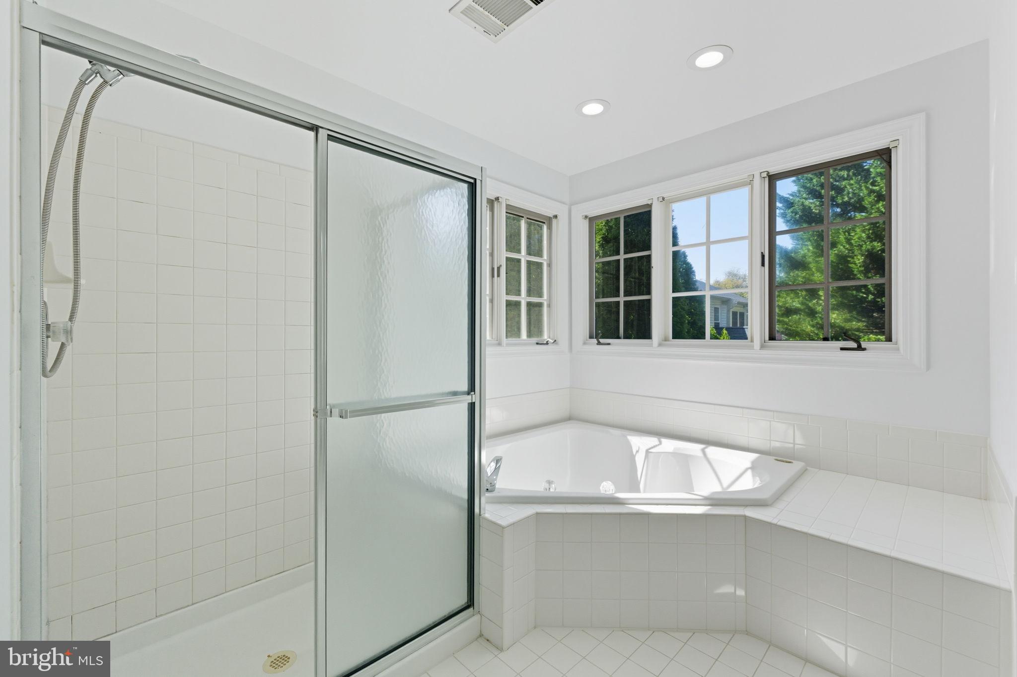 LOWES ISLAND - Residential