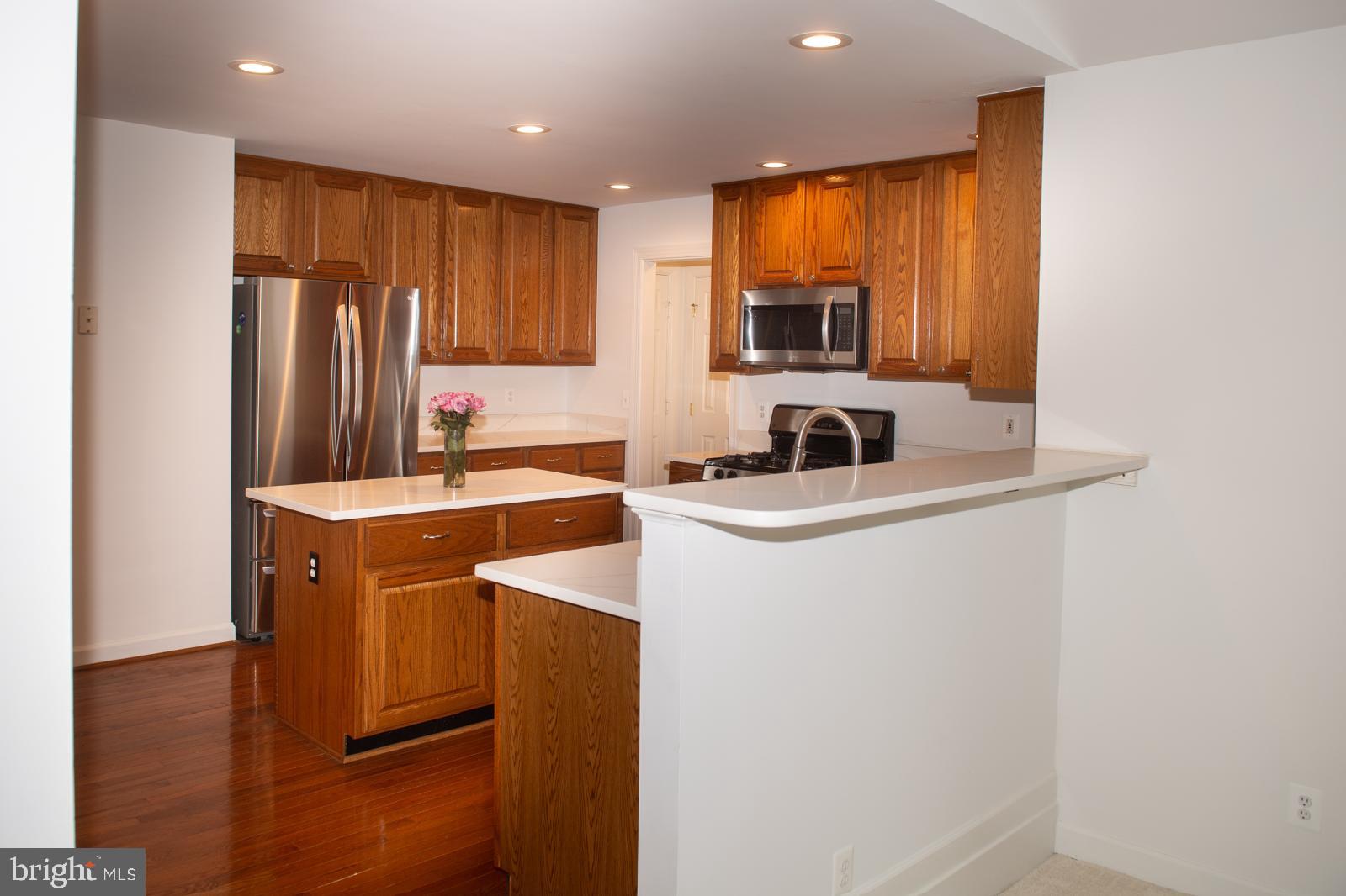 LOWES ISLAND - Residential