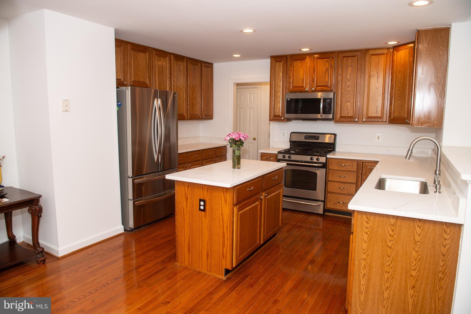 LOWES ISLAND - Residential