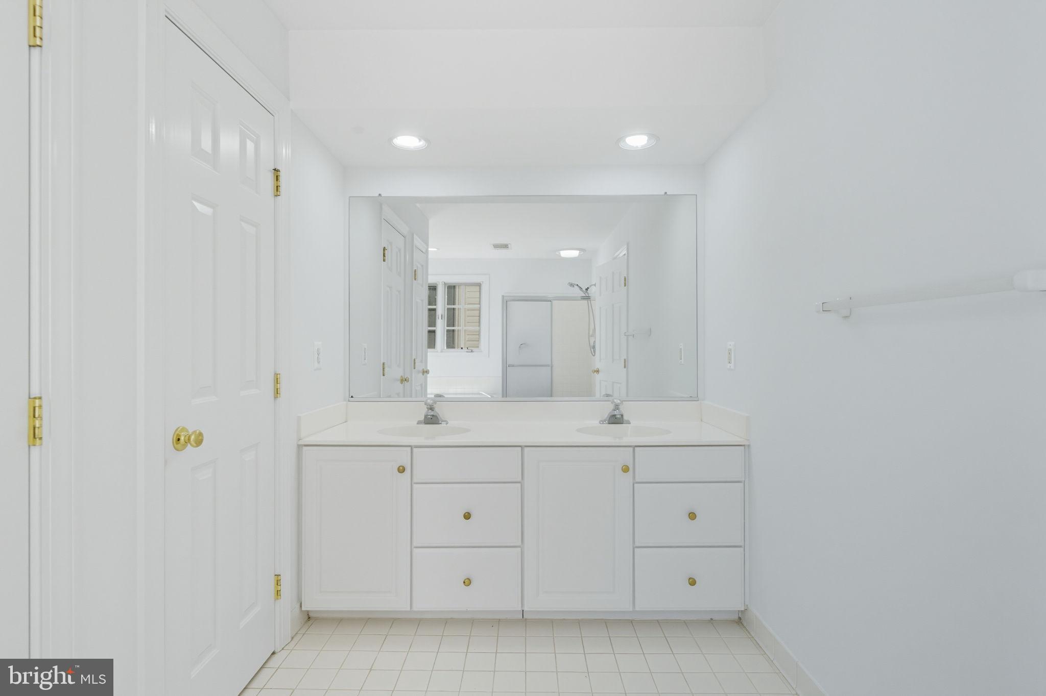 LOWES ISLAND - Residential