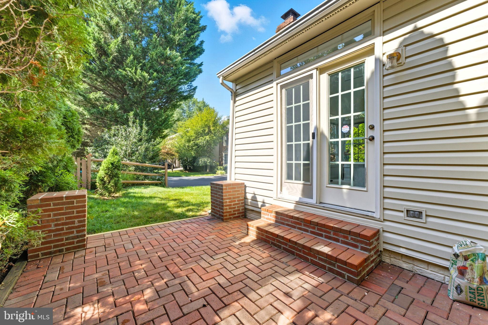 LOWES ISLAND - Residential