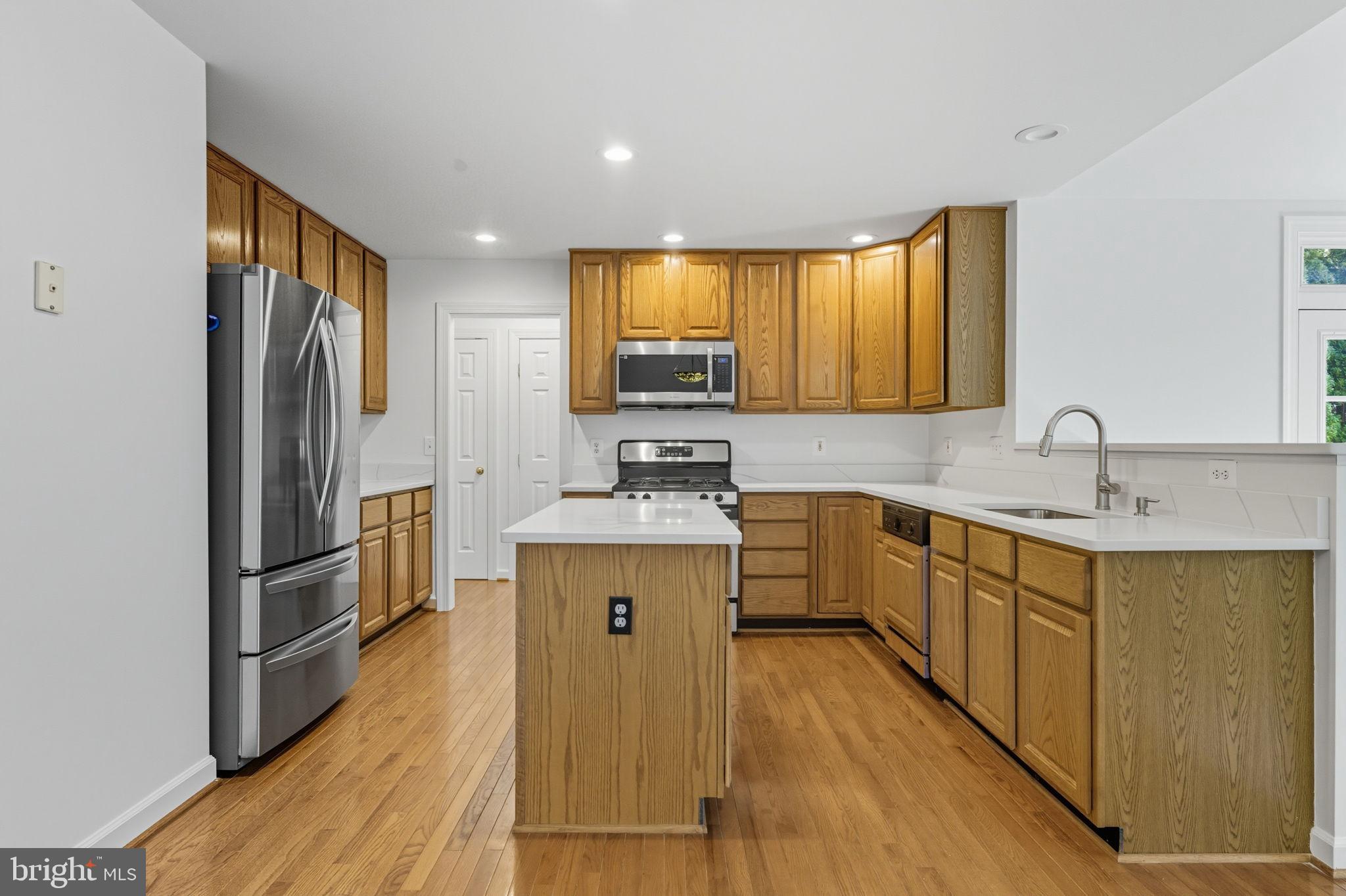 LOWES ISLAND - Residential