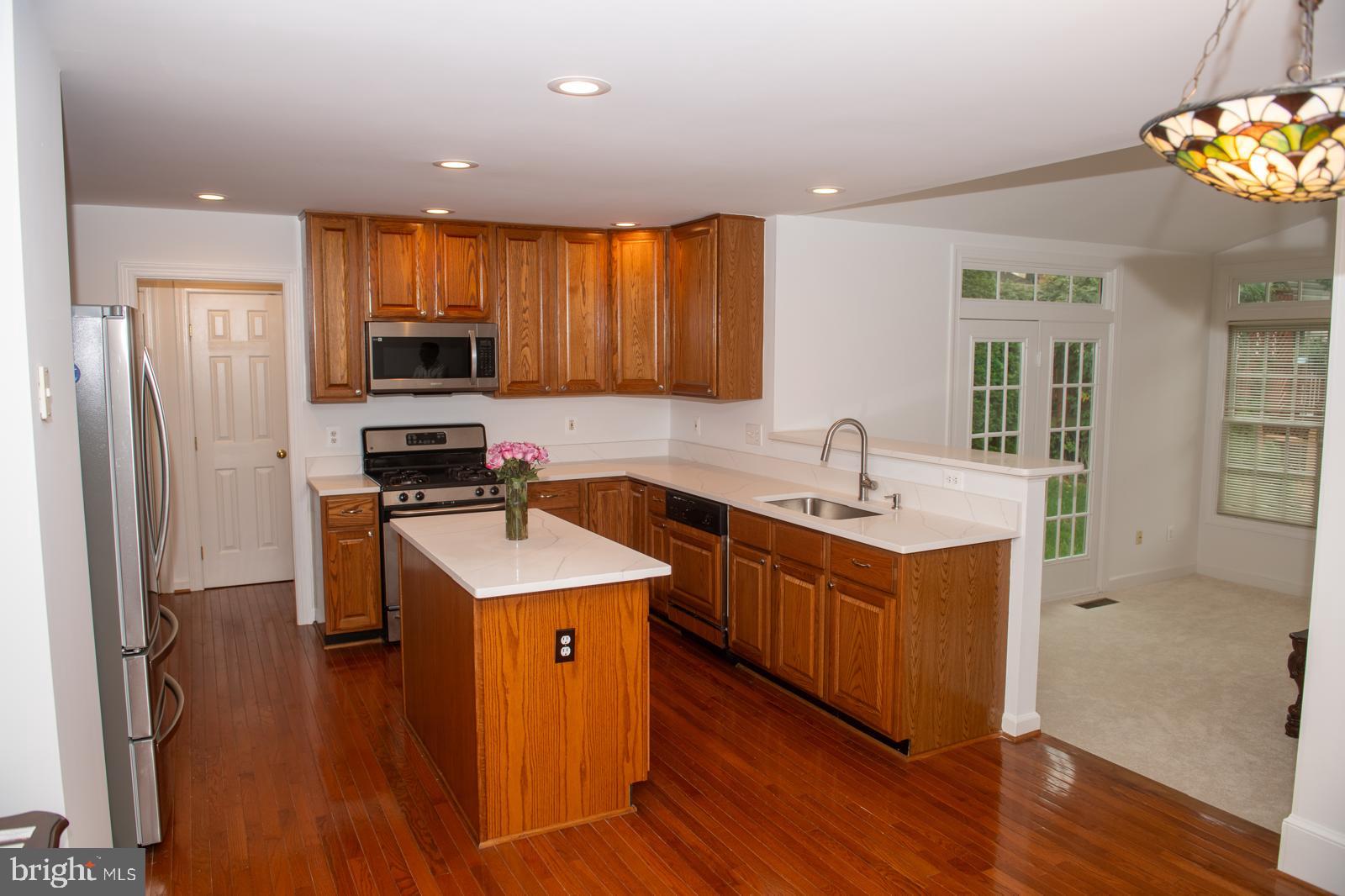 LOWES ISLAND - Residential