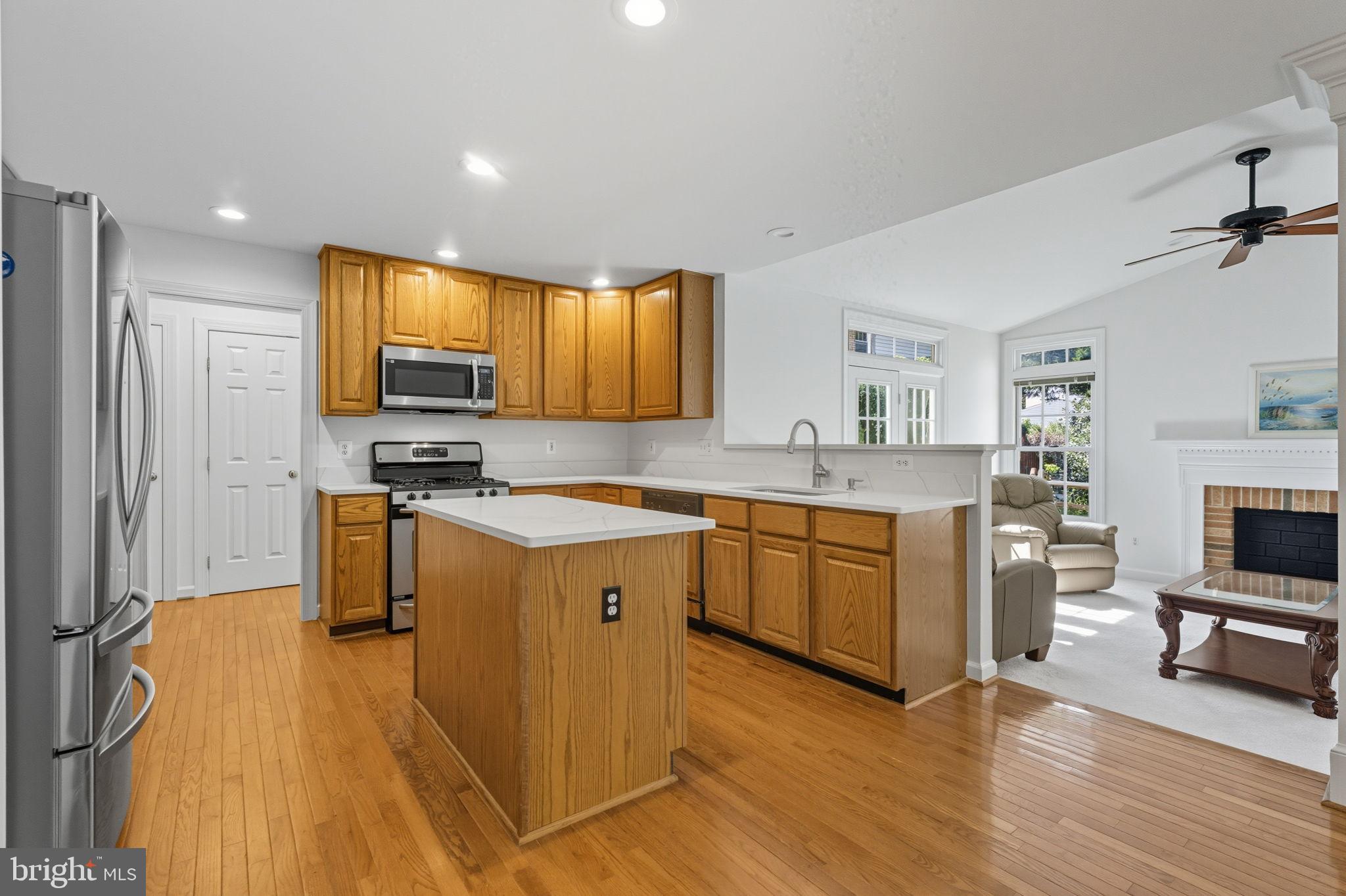 LOWES ISLAND - Residential