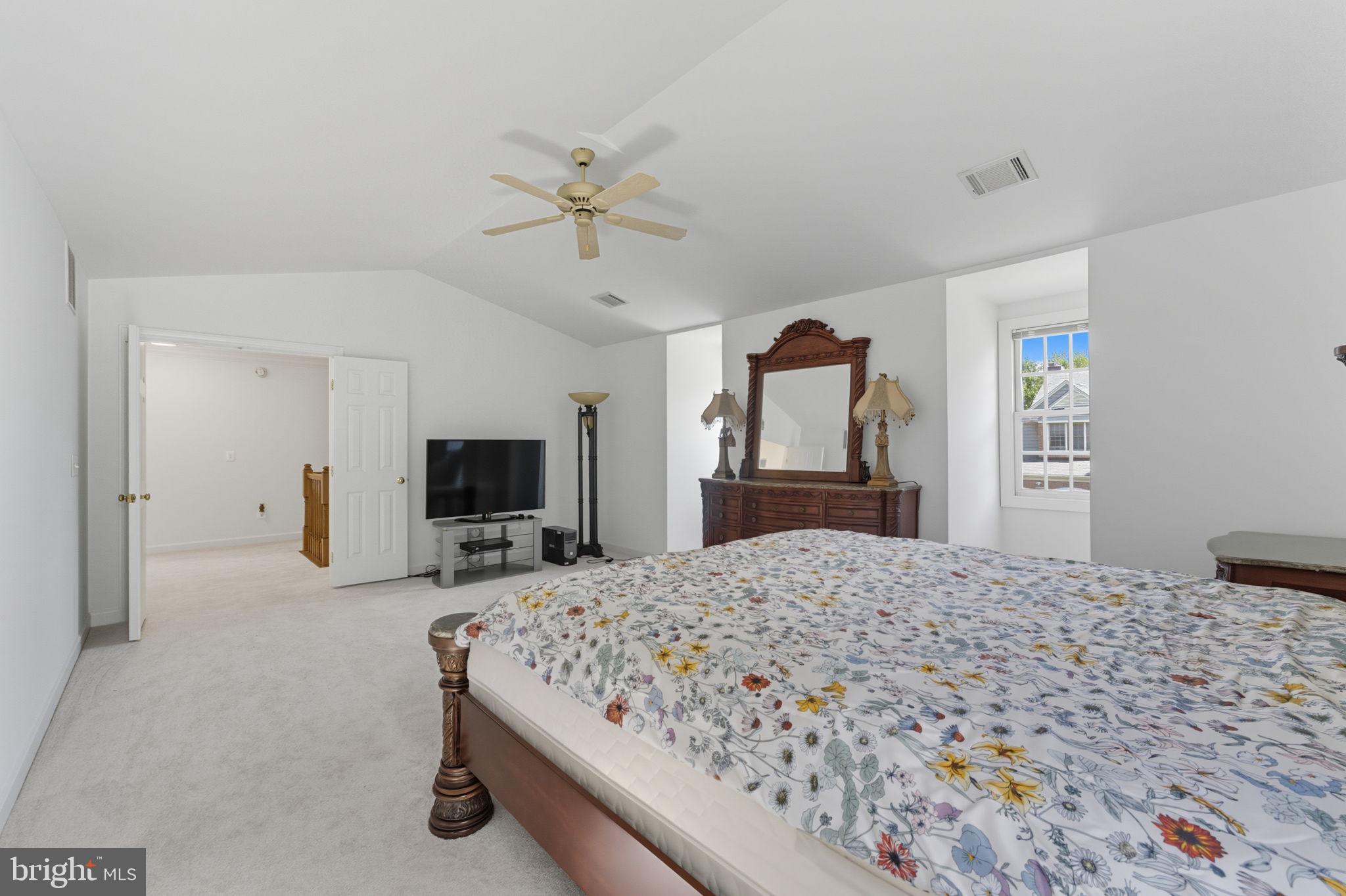 LOWES ISLAND - Residential