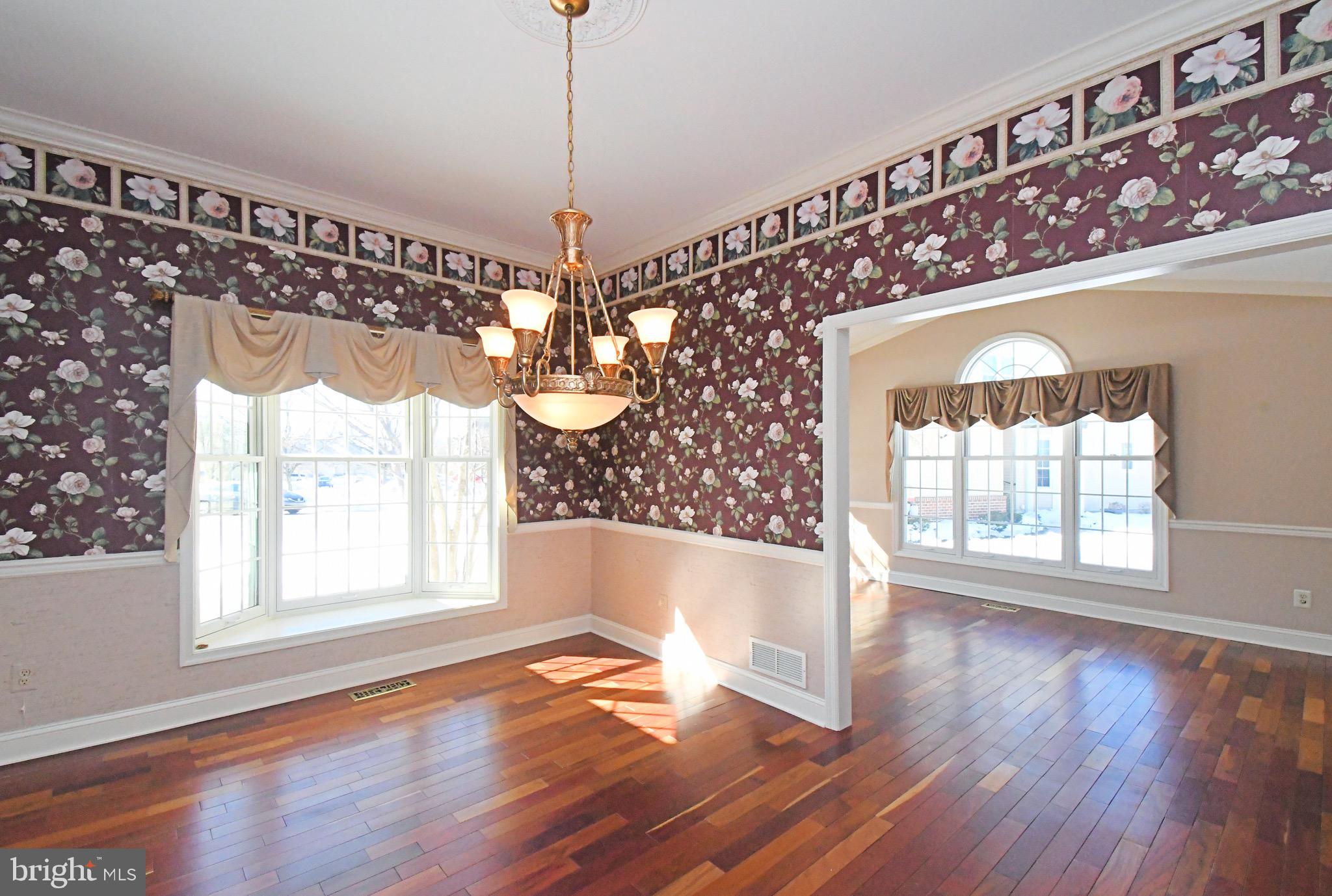 PINE CREST - Residential