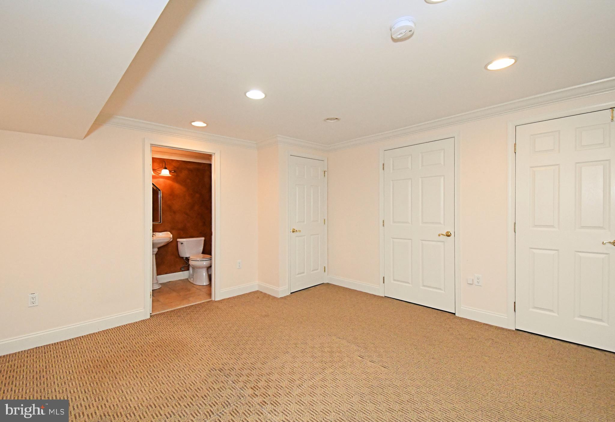 PINE CREST - Residential