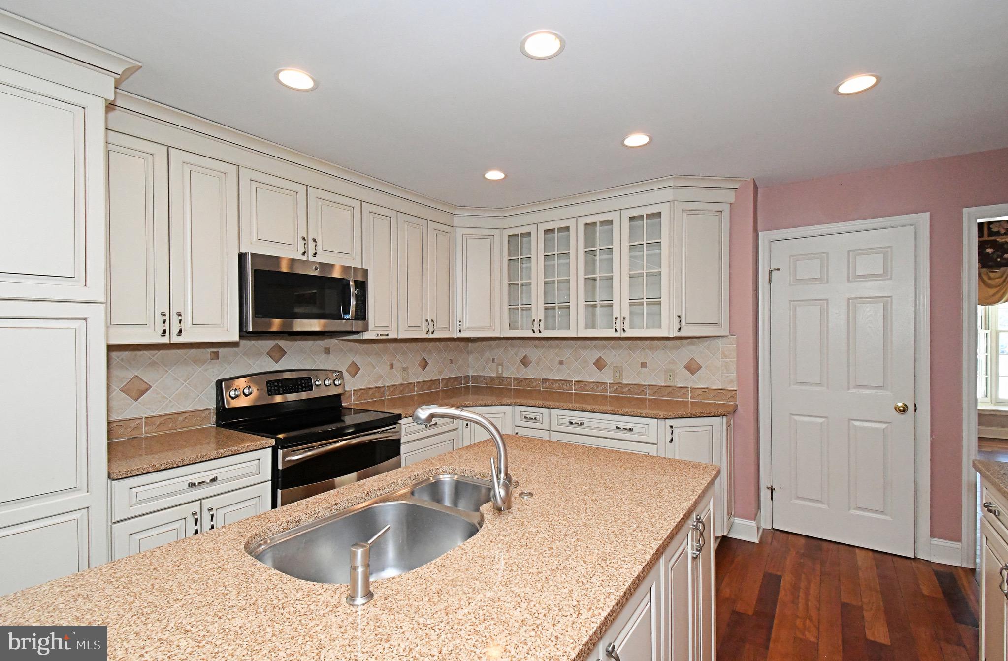 PINE CREST - Residential