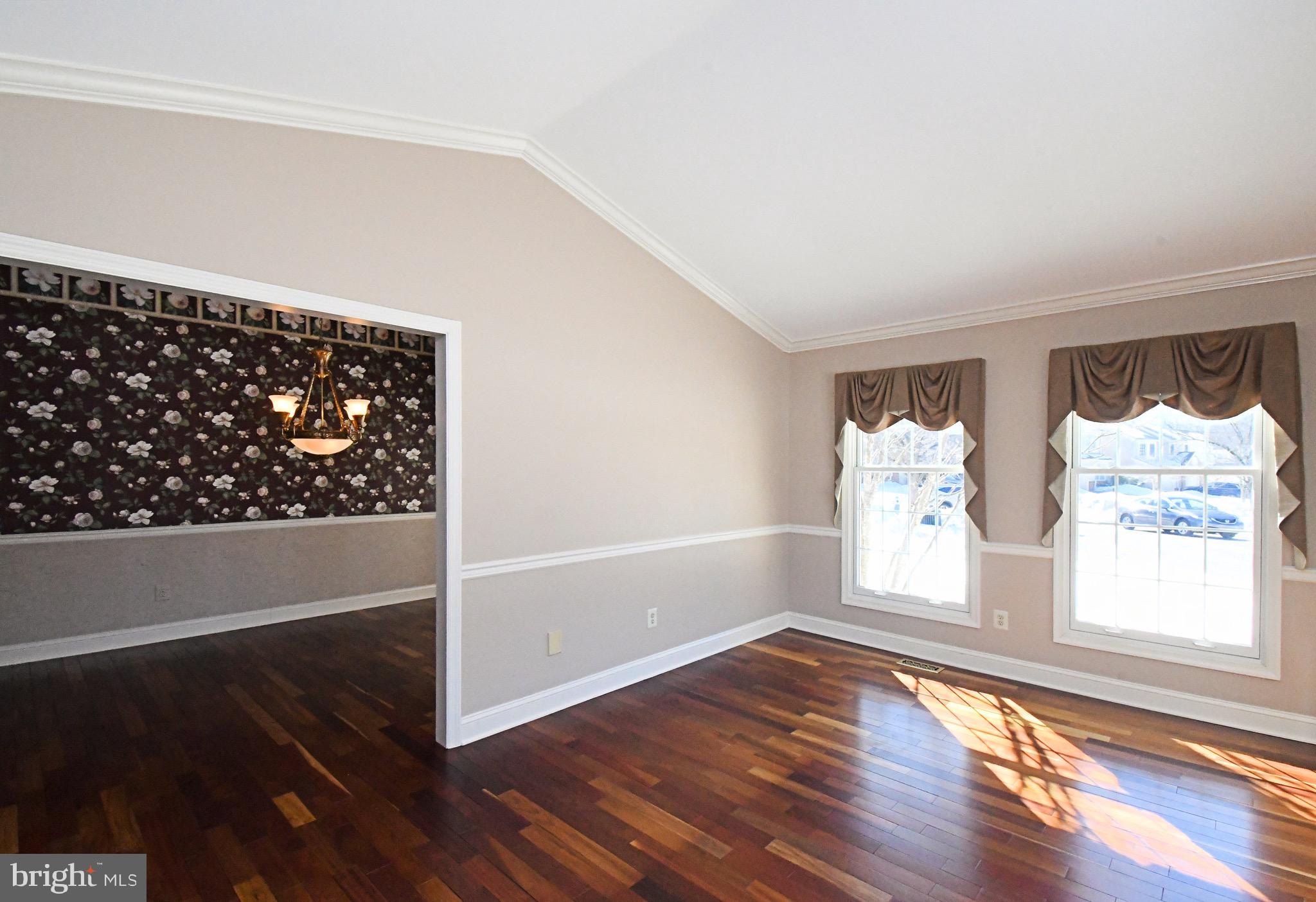 PINE CREST - Residential