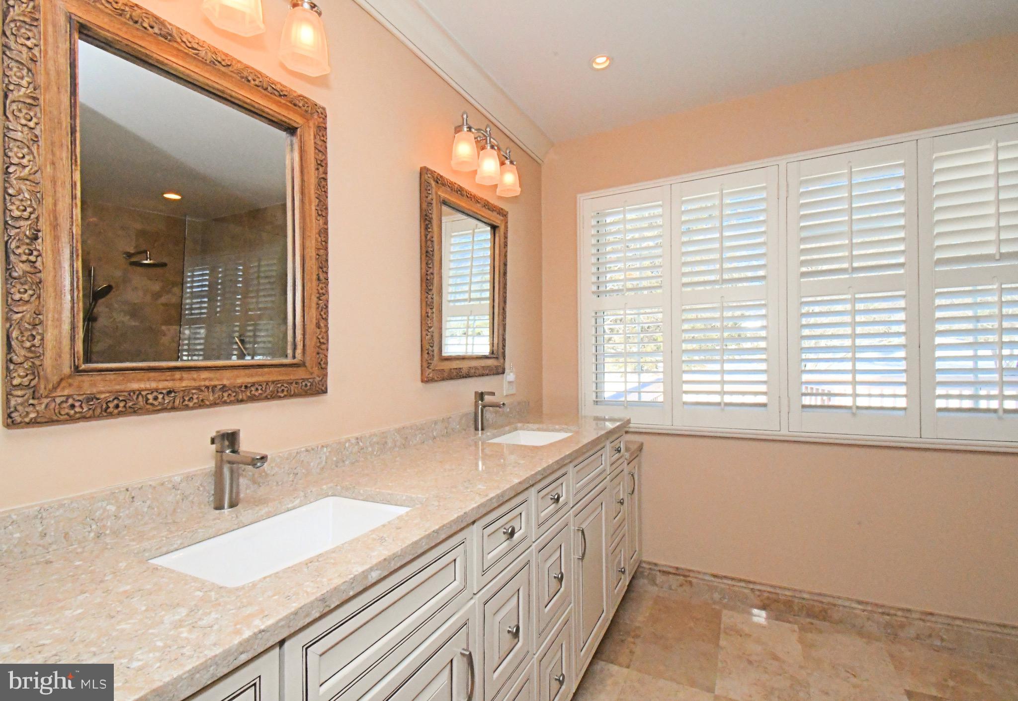 PINE CREST - Residential