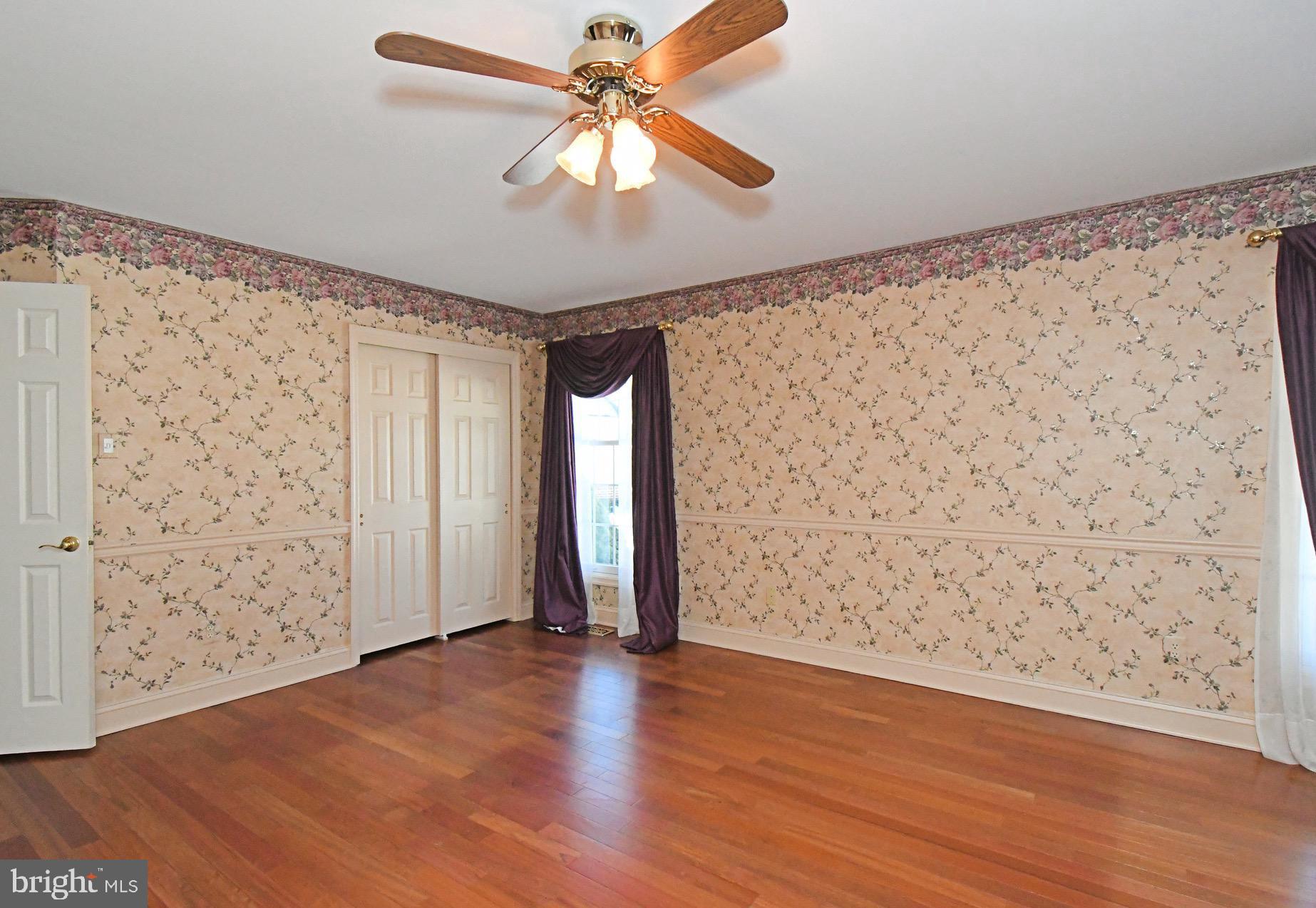 PINE CREST - Residential