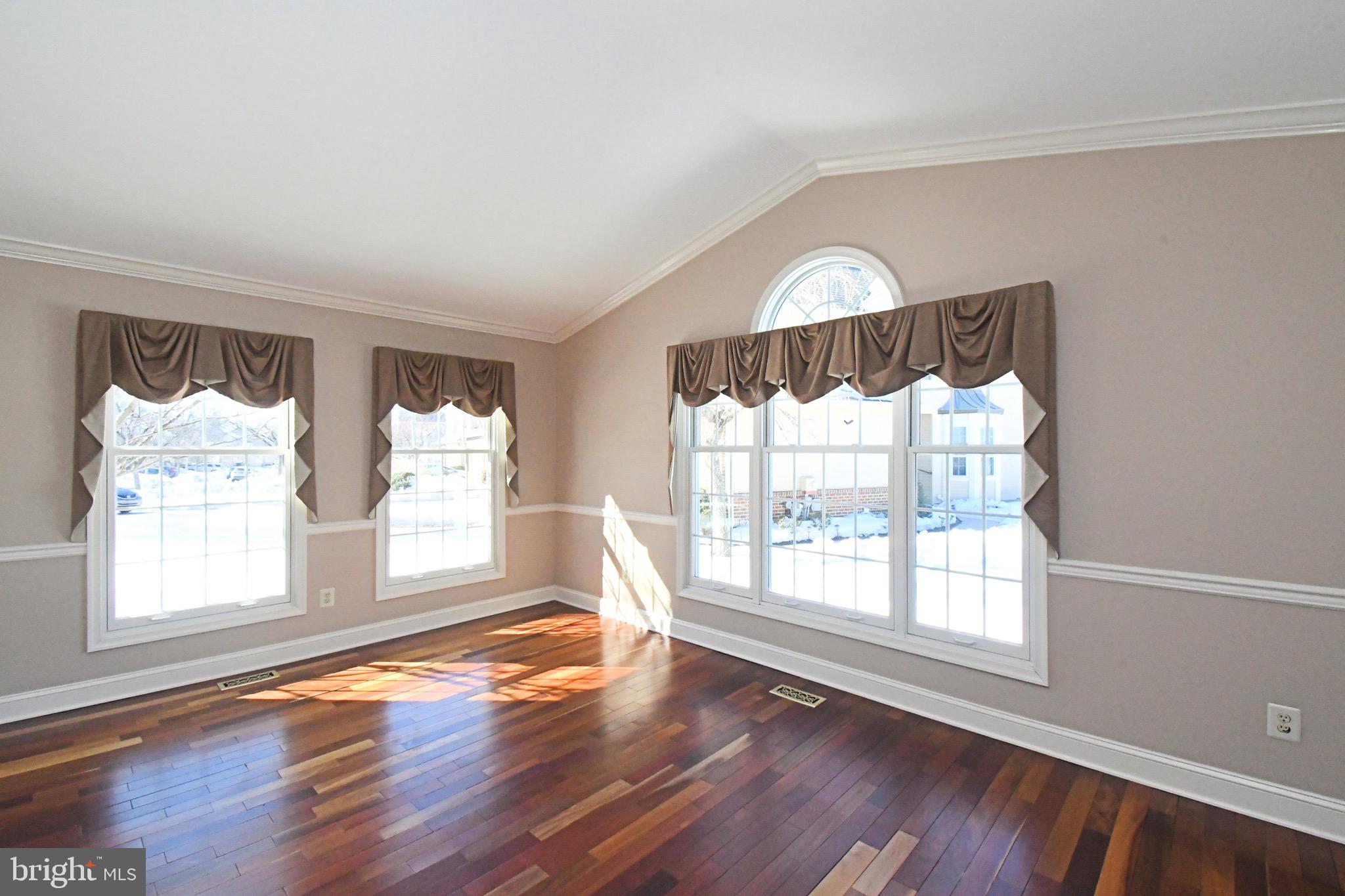 PINE CREST - Residential