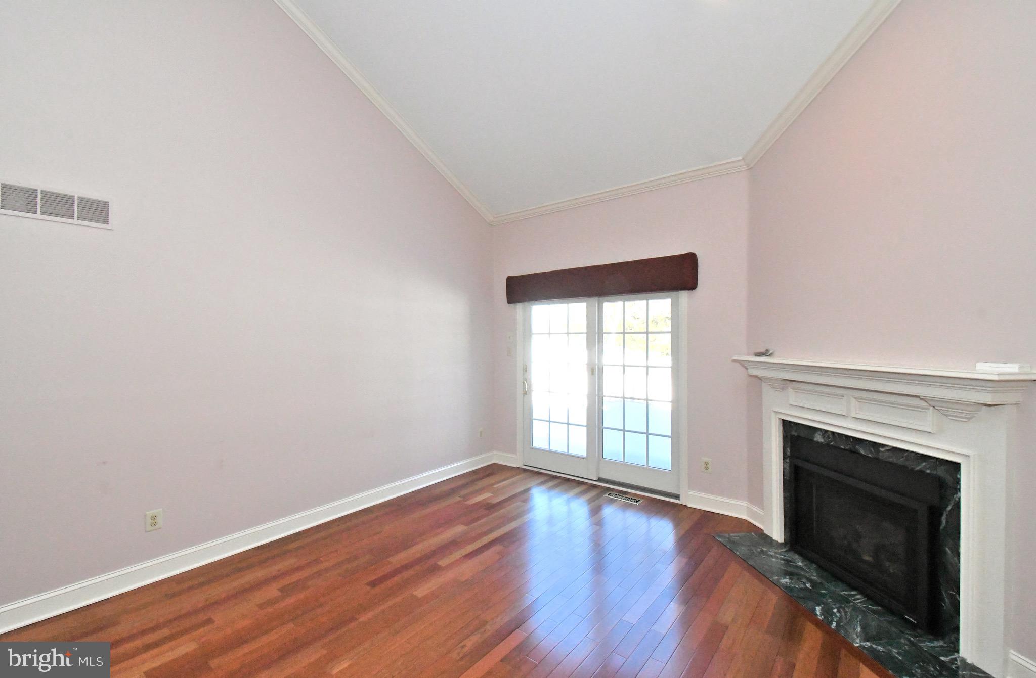 PINE CREST - Residential