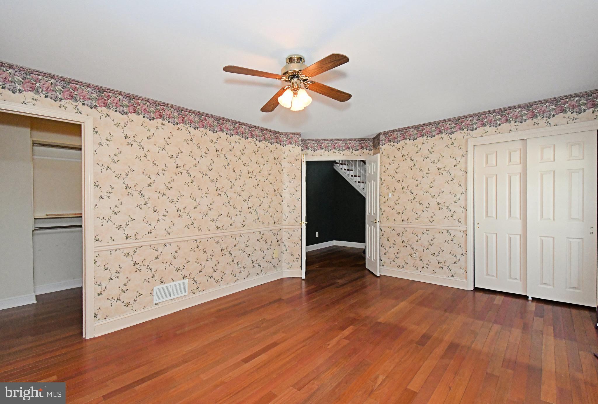 PINE CREST - Residential