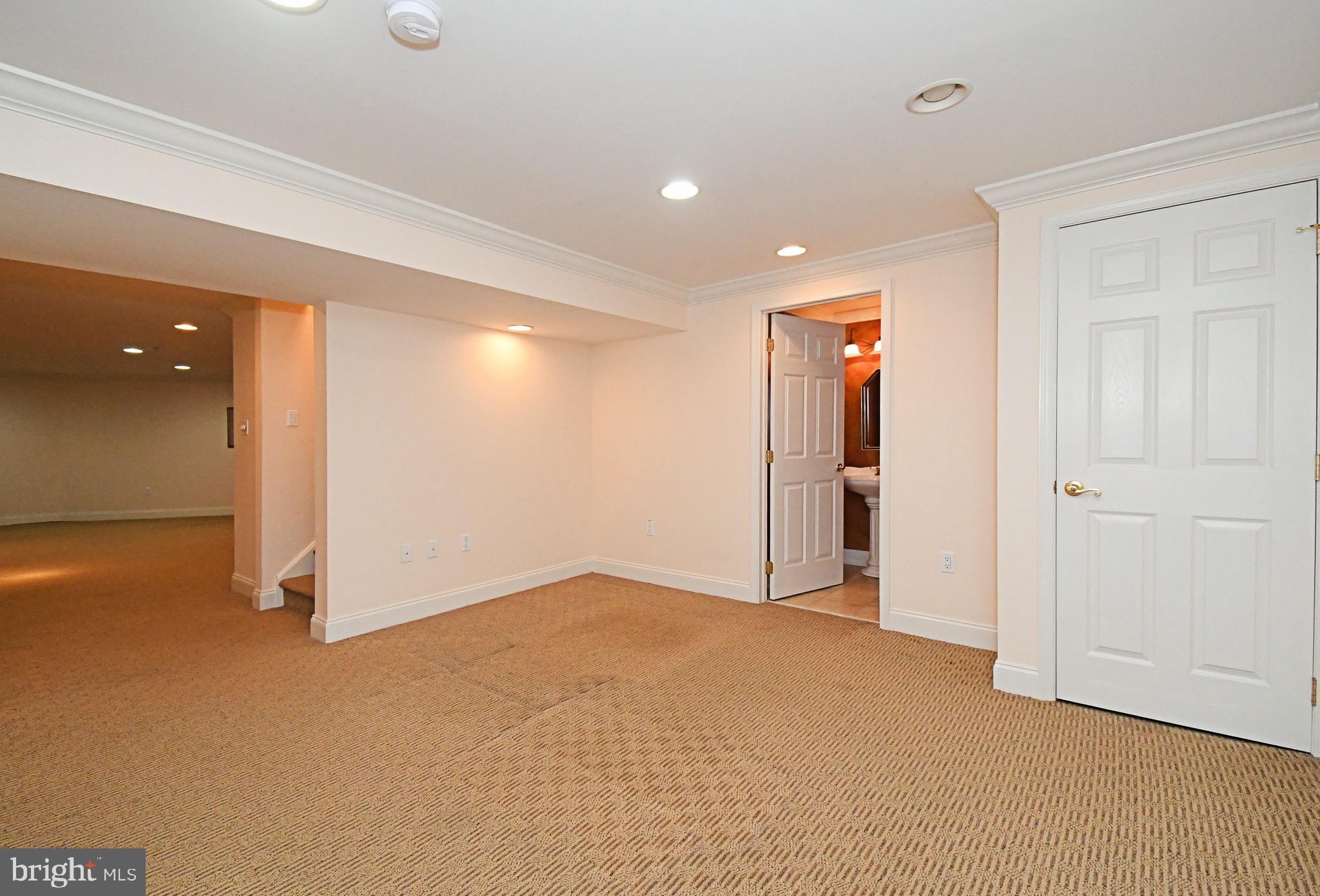 PINE CREST - Residential