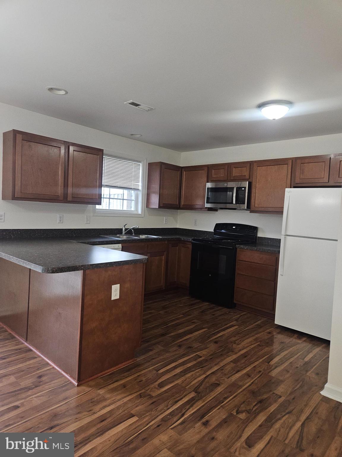 INWOOD VILLAGE - Residential