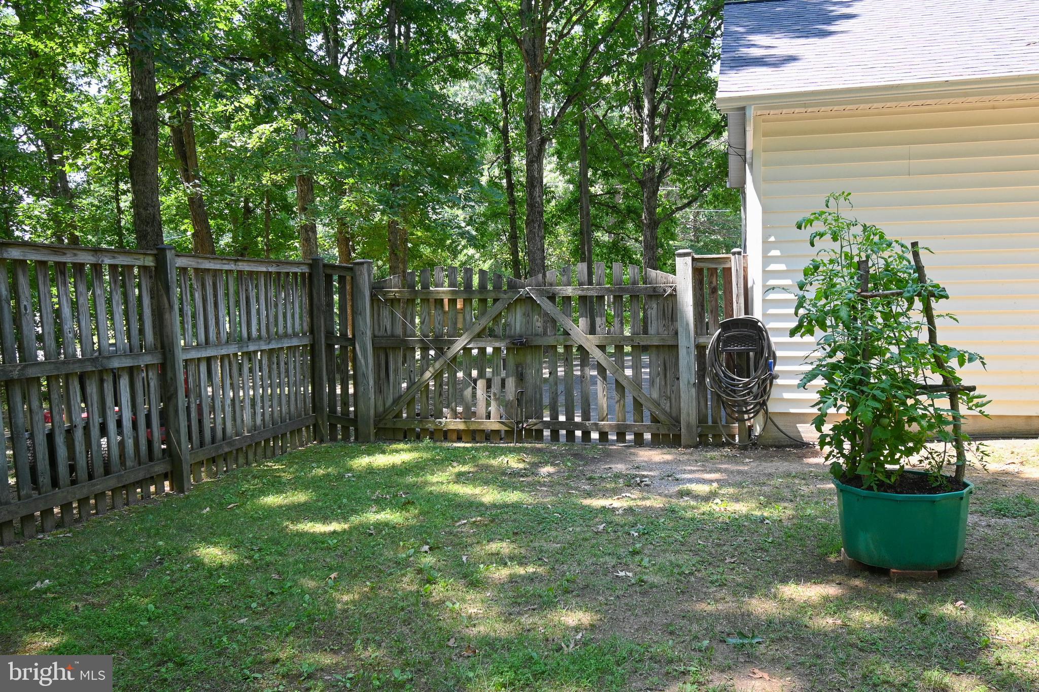 FOXCREST MANOR - Residential