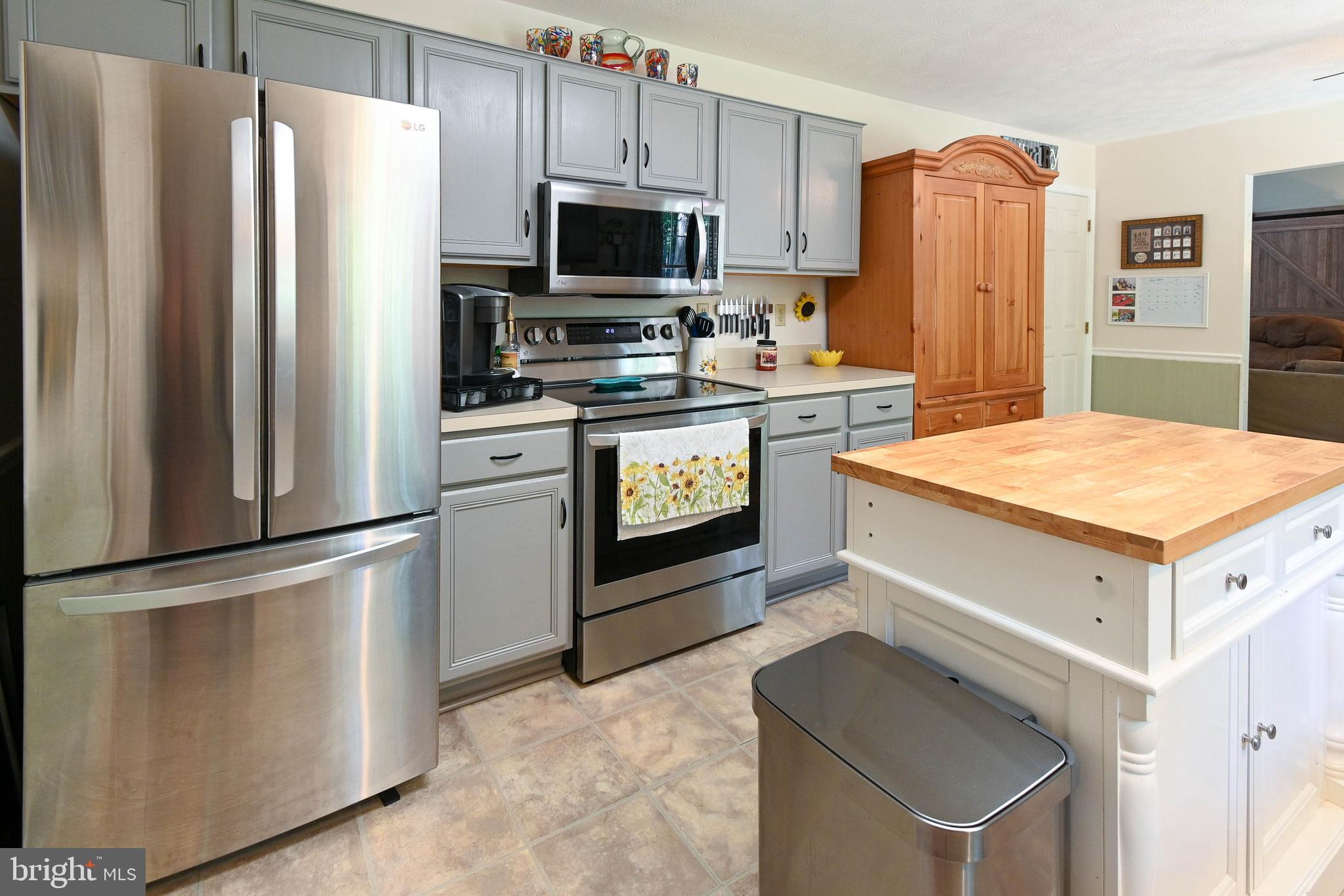 FOXCREST MANOR - Residential