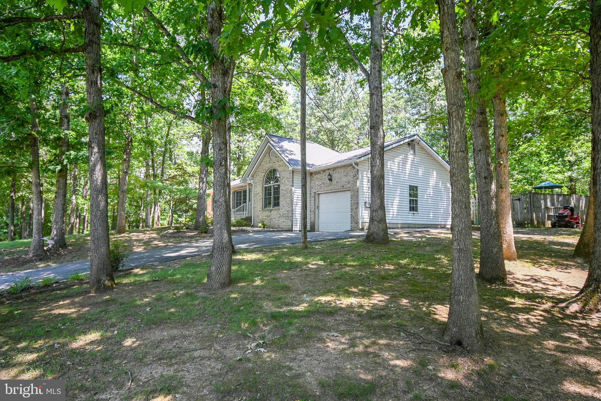 FOXCREST MANOR - Residential