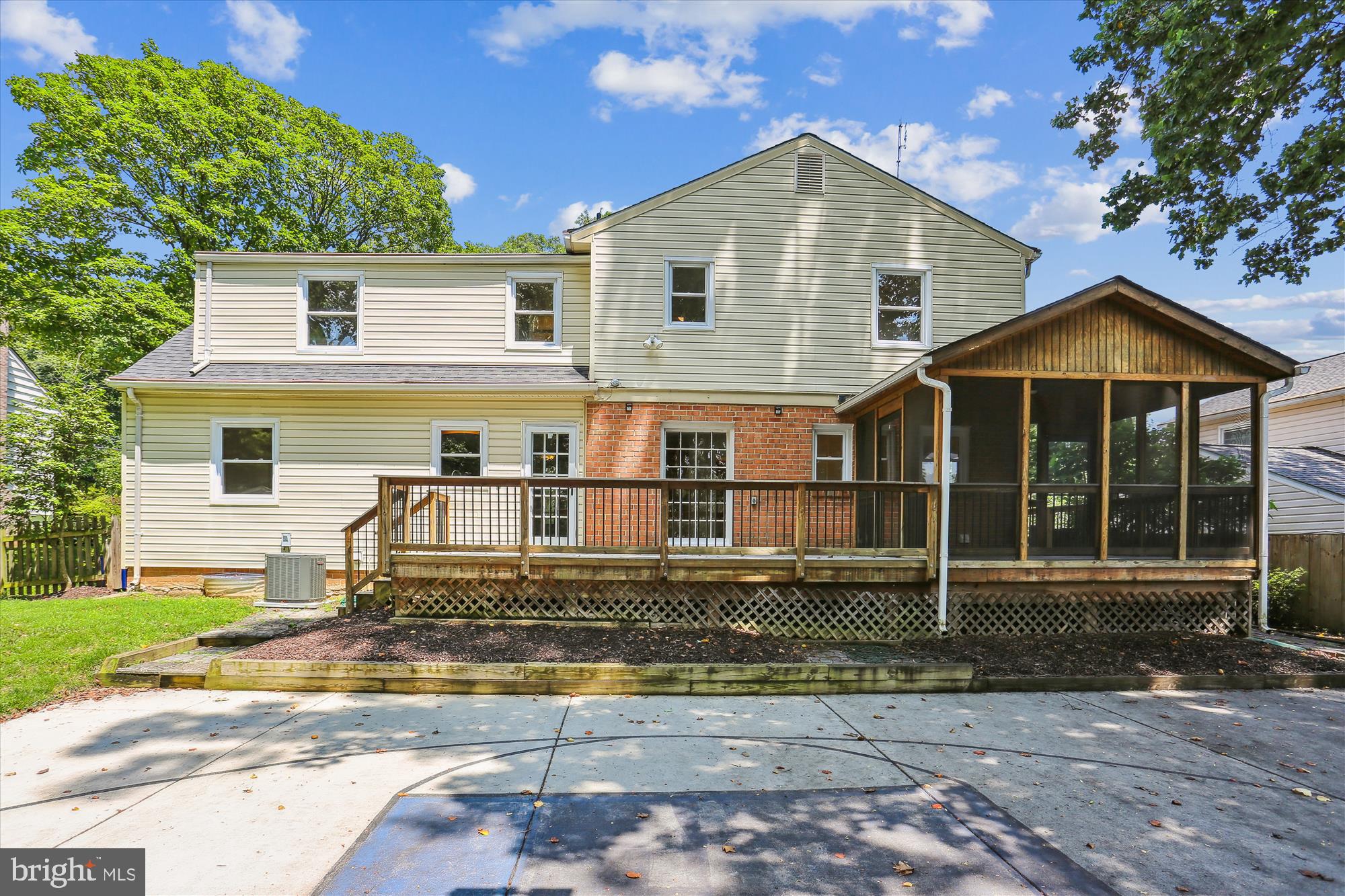 MANOR WOODS - Residential